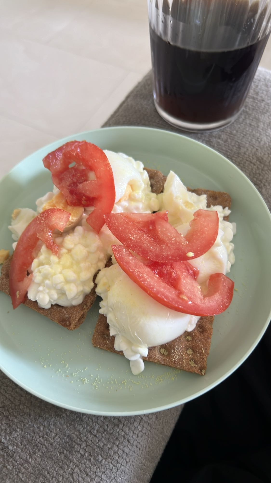 Knäckebröd med ägg och keso