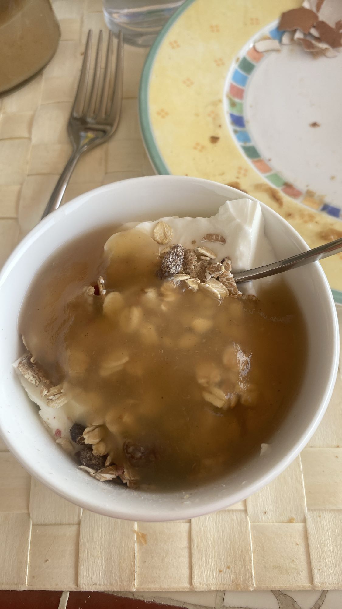 Jogurt z musli i miodem