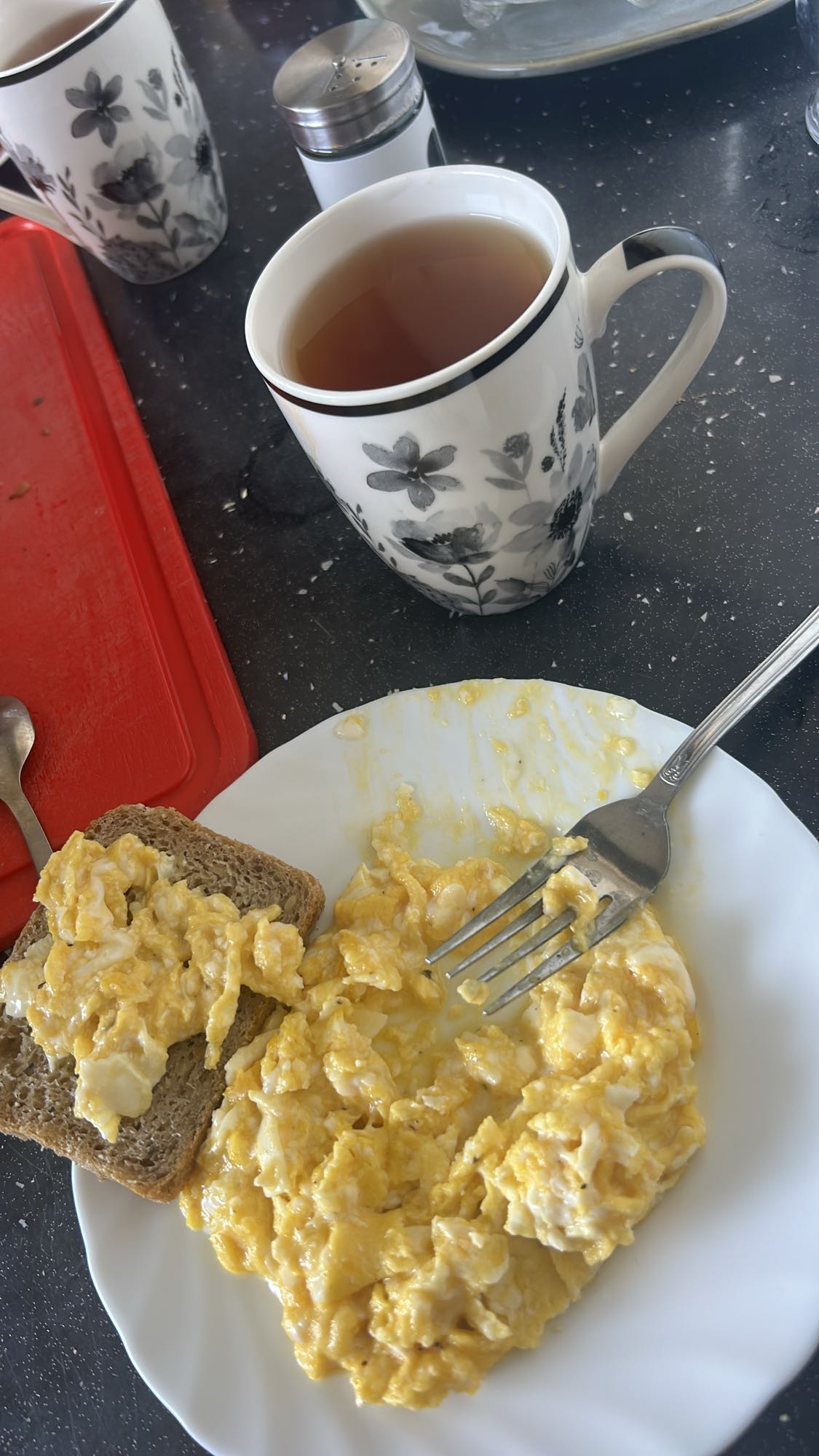 Jajecznica z herbatą