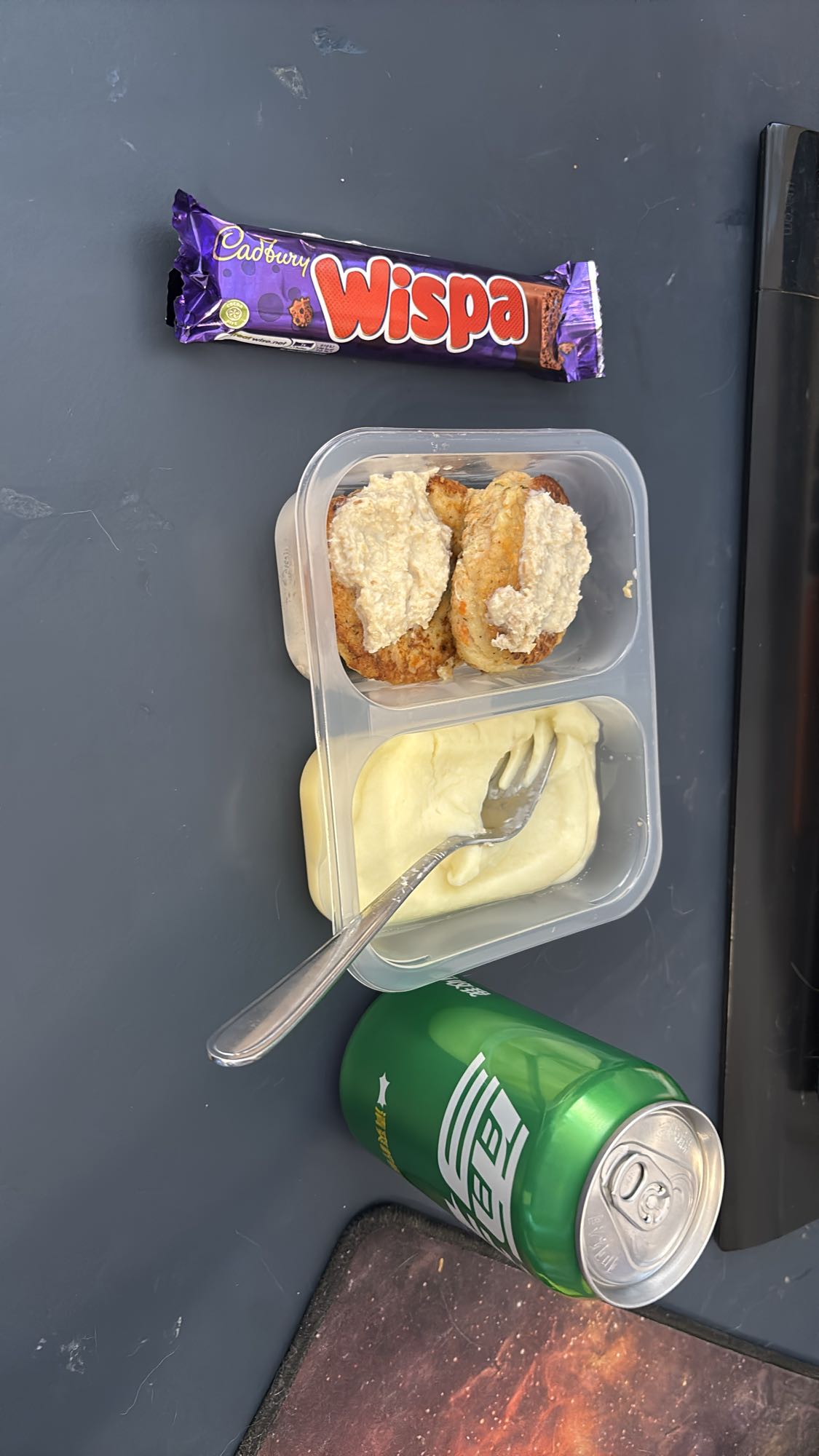 Котлеты из щуки с пюре и шоколад