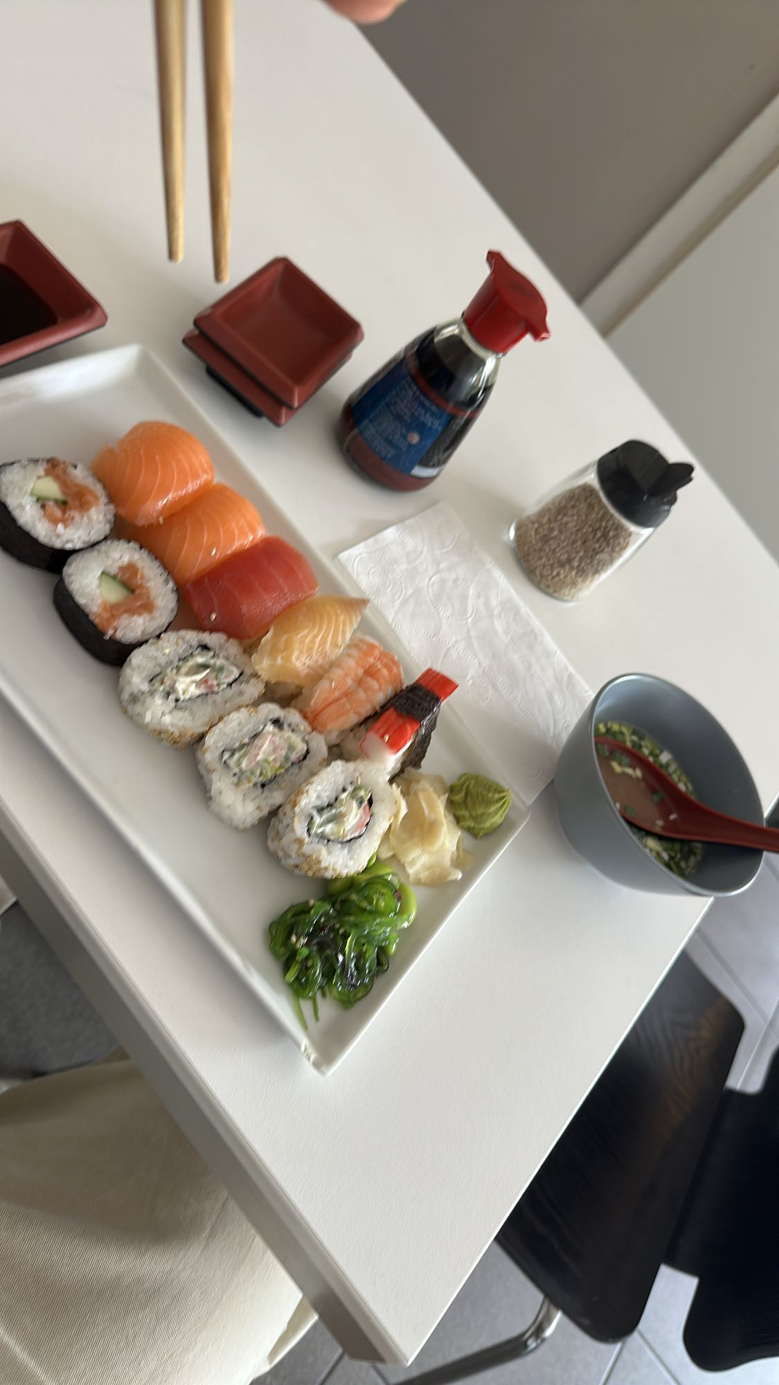Sushitallrik med misosoppa