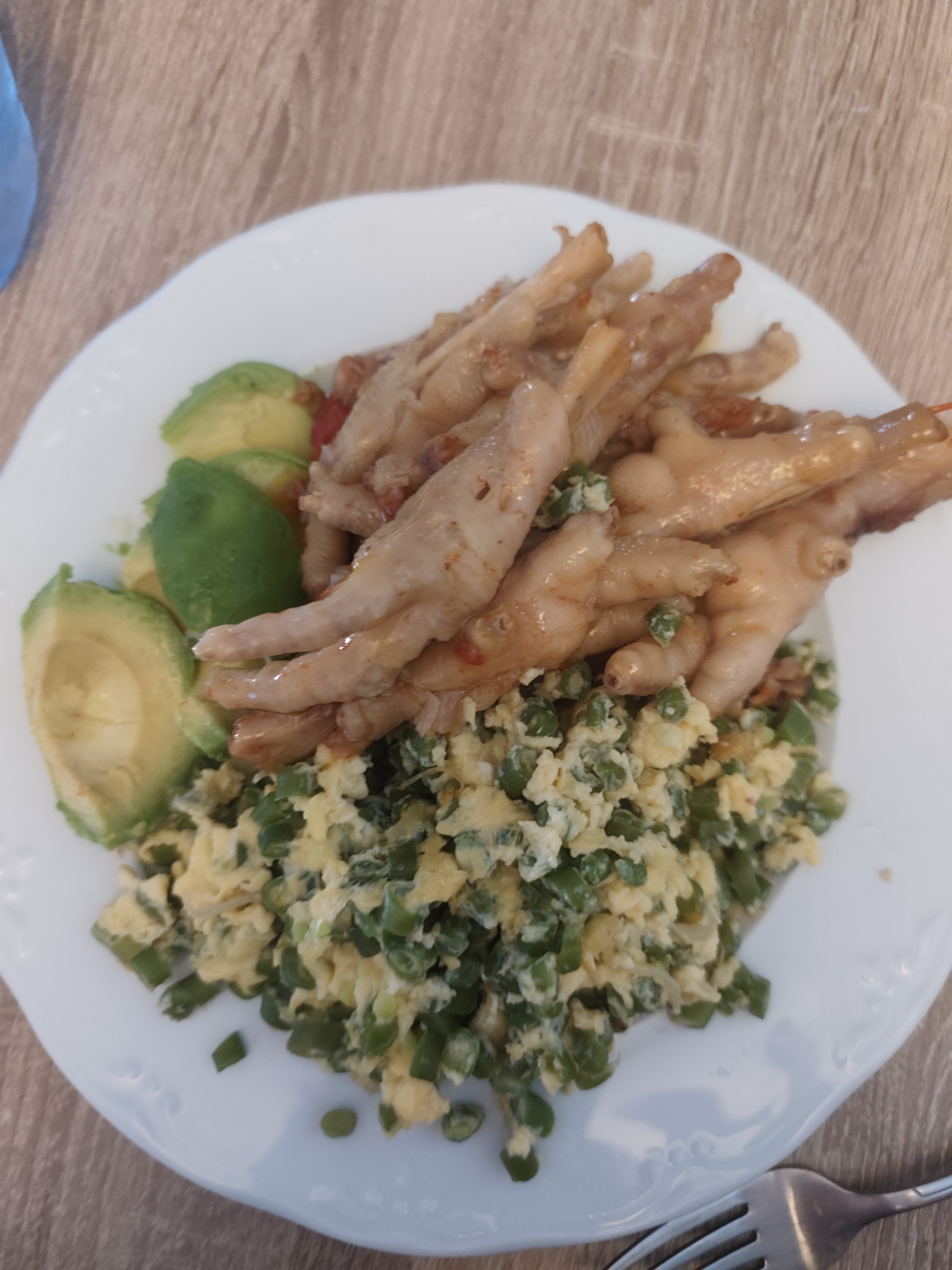 Pies de pollo con huevo