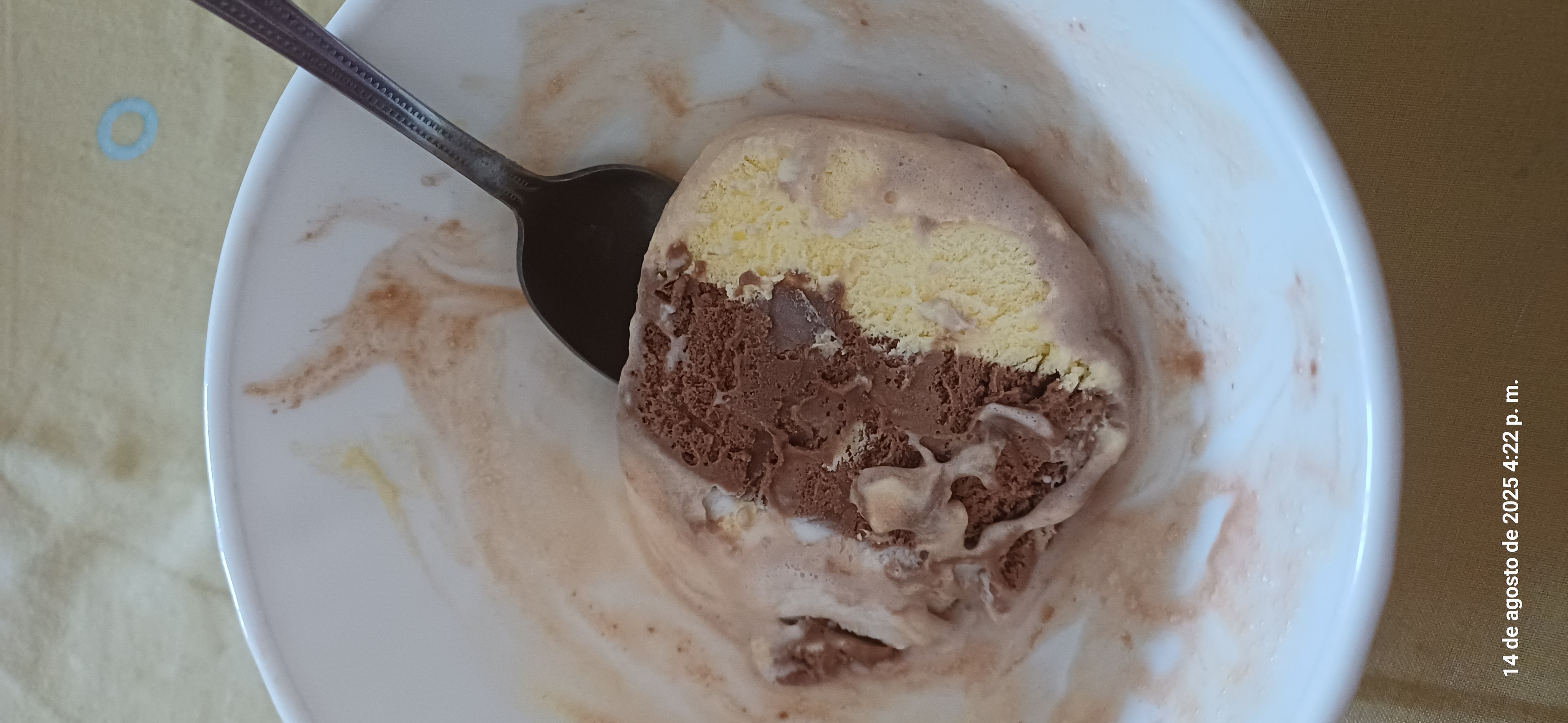 helado de vainilla y chocolate