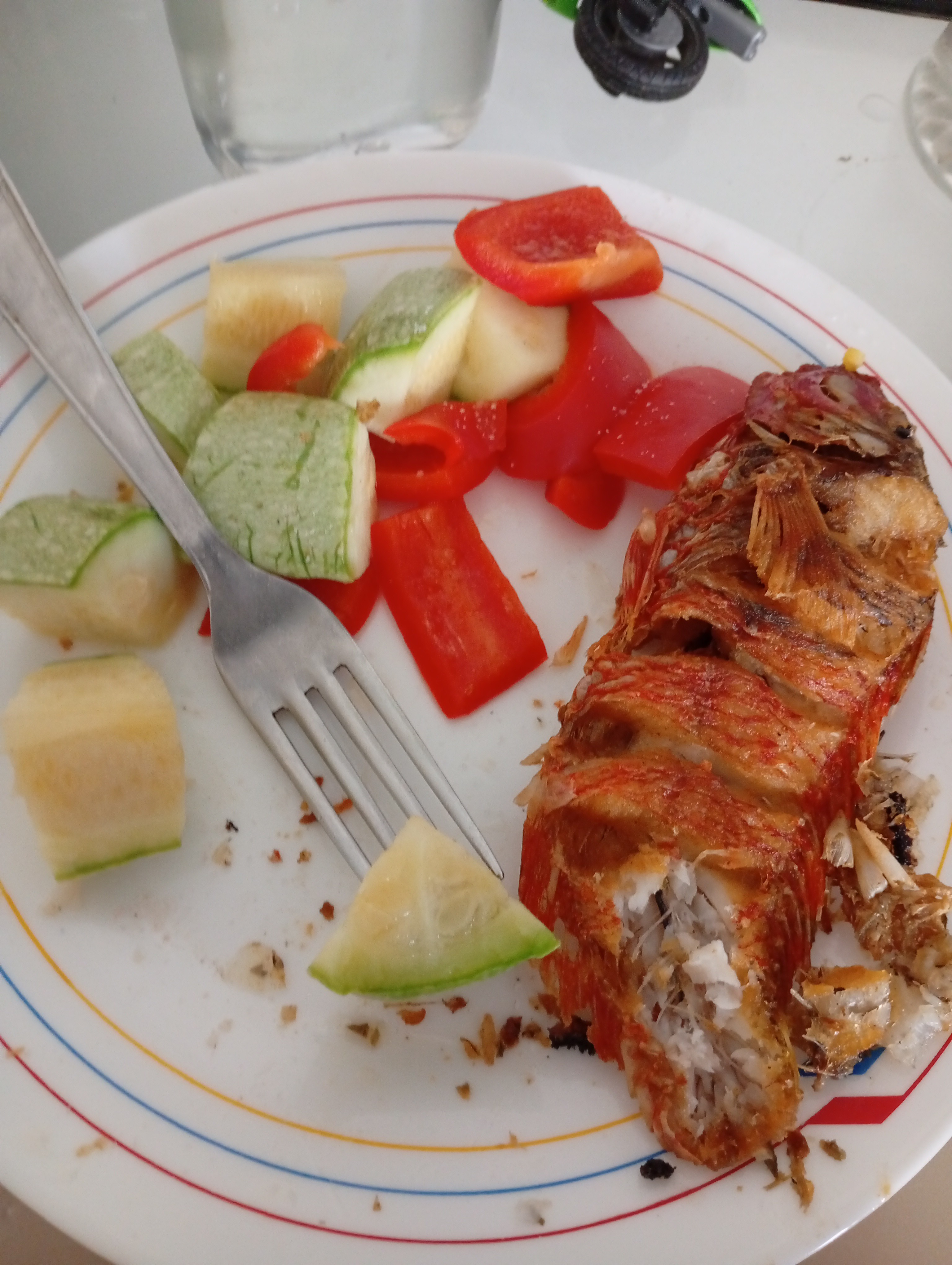 Pescado con vegetales