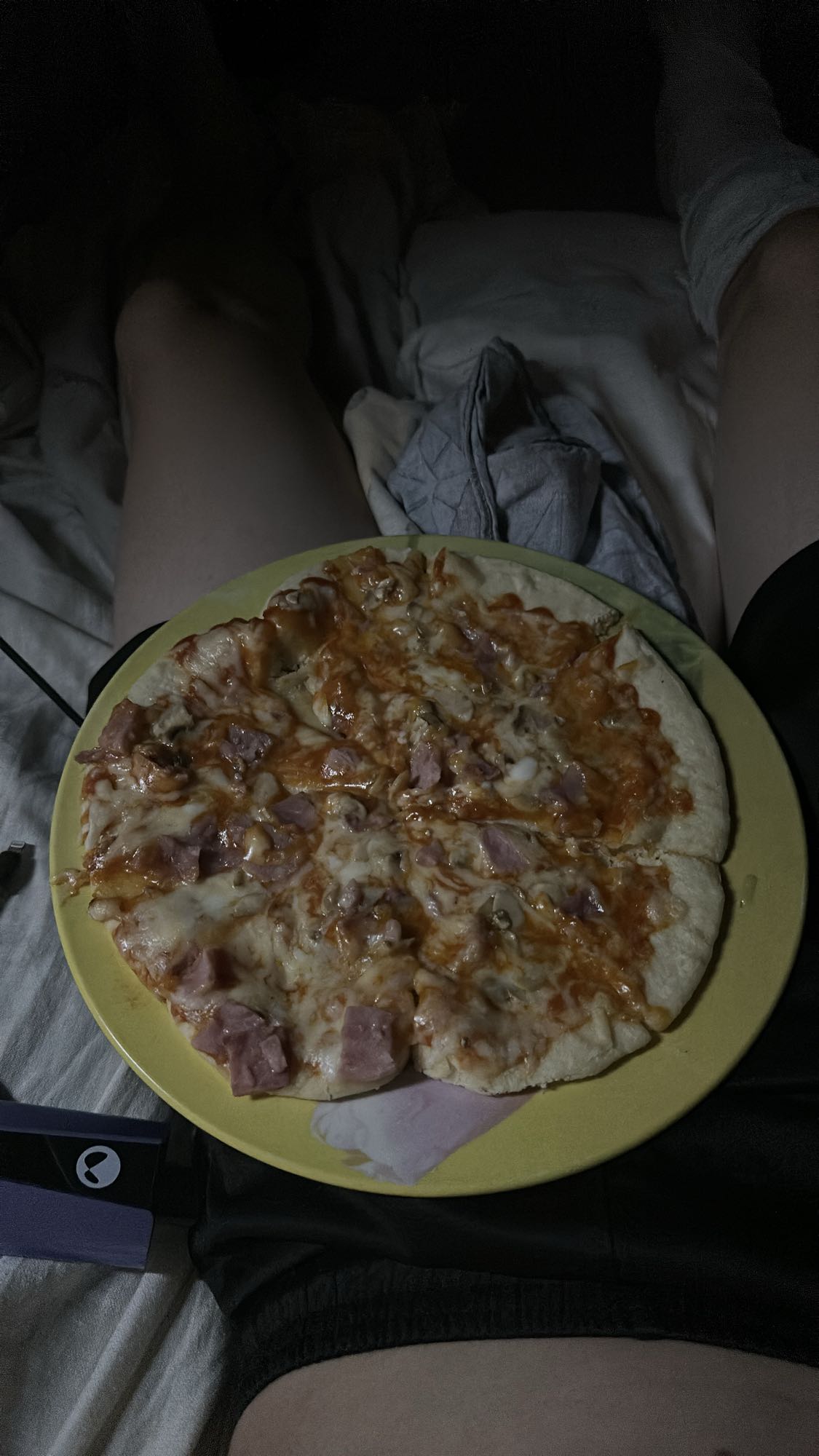 Домашняя пицца с ветчиной