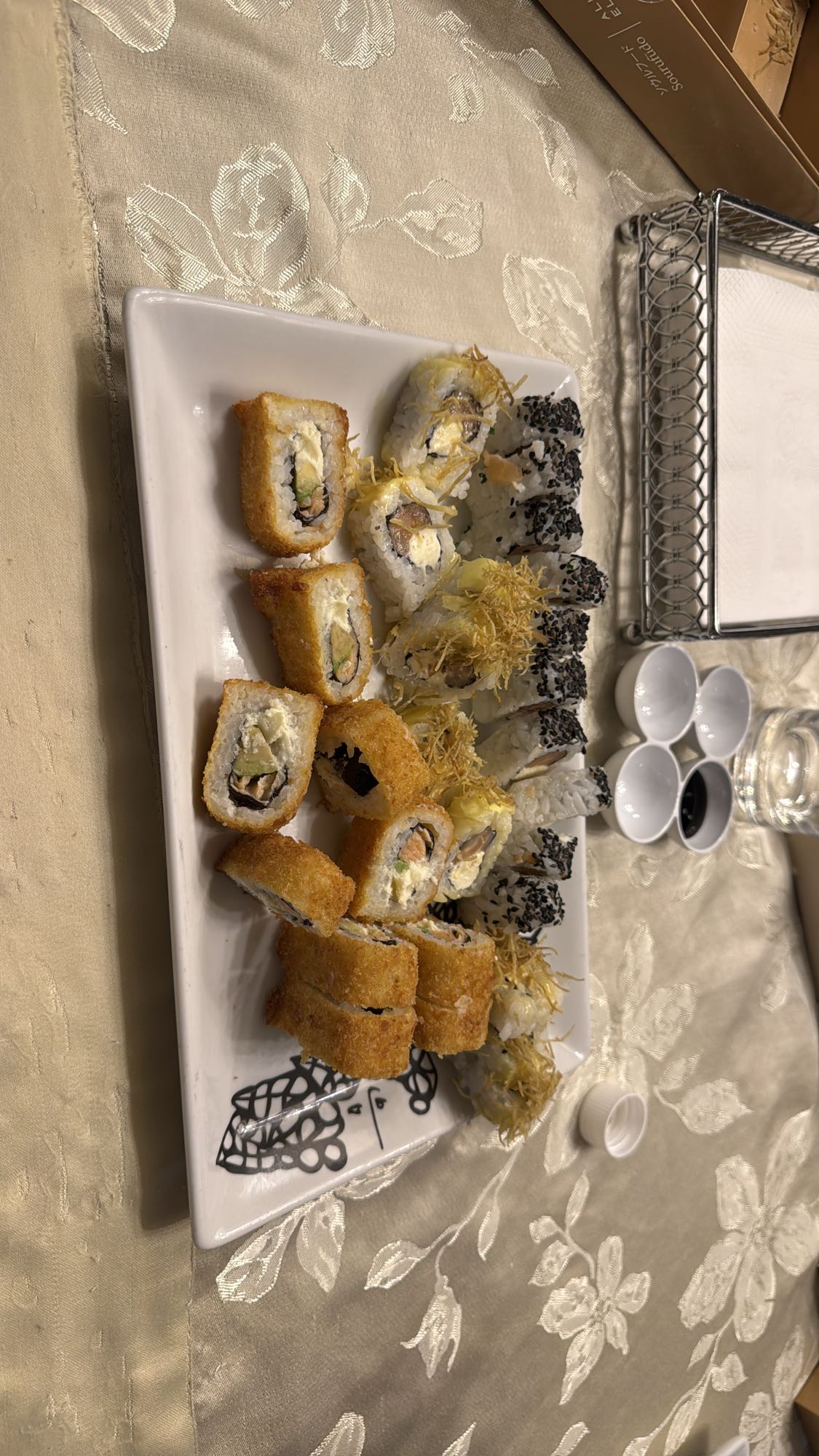 Sushi mixto frito y clásico