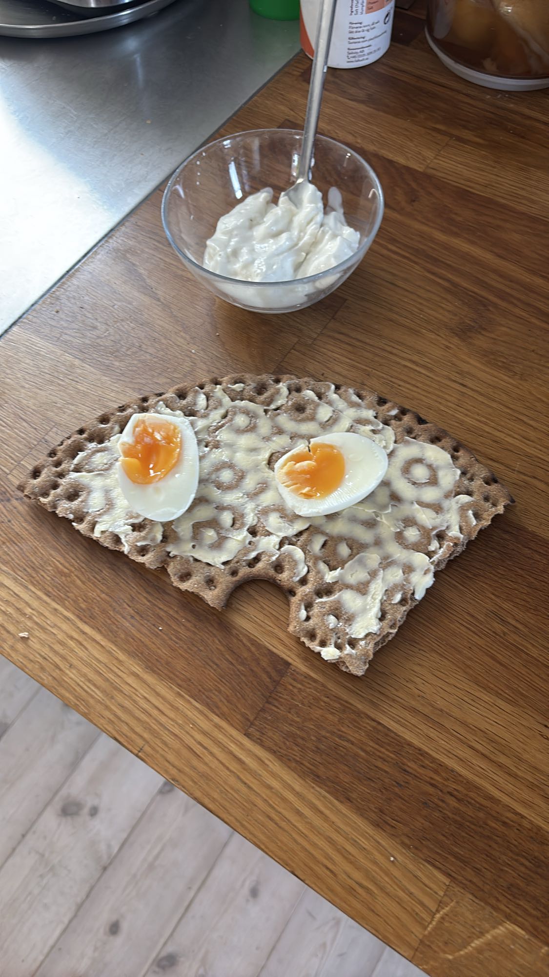 Knäckebröd med ägg & yoghurt