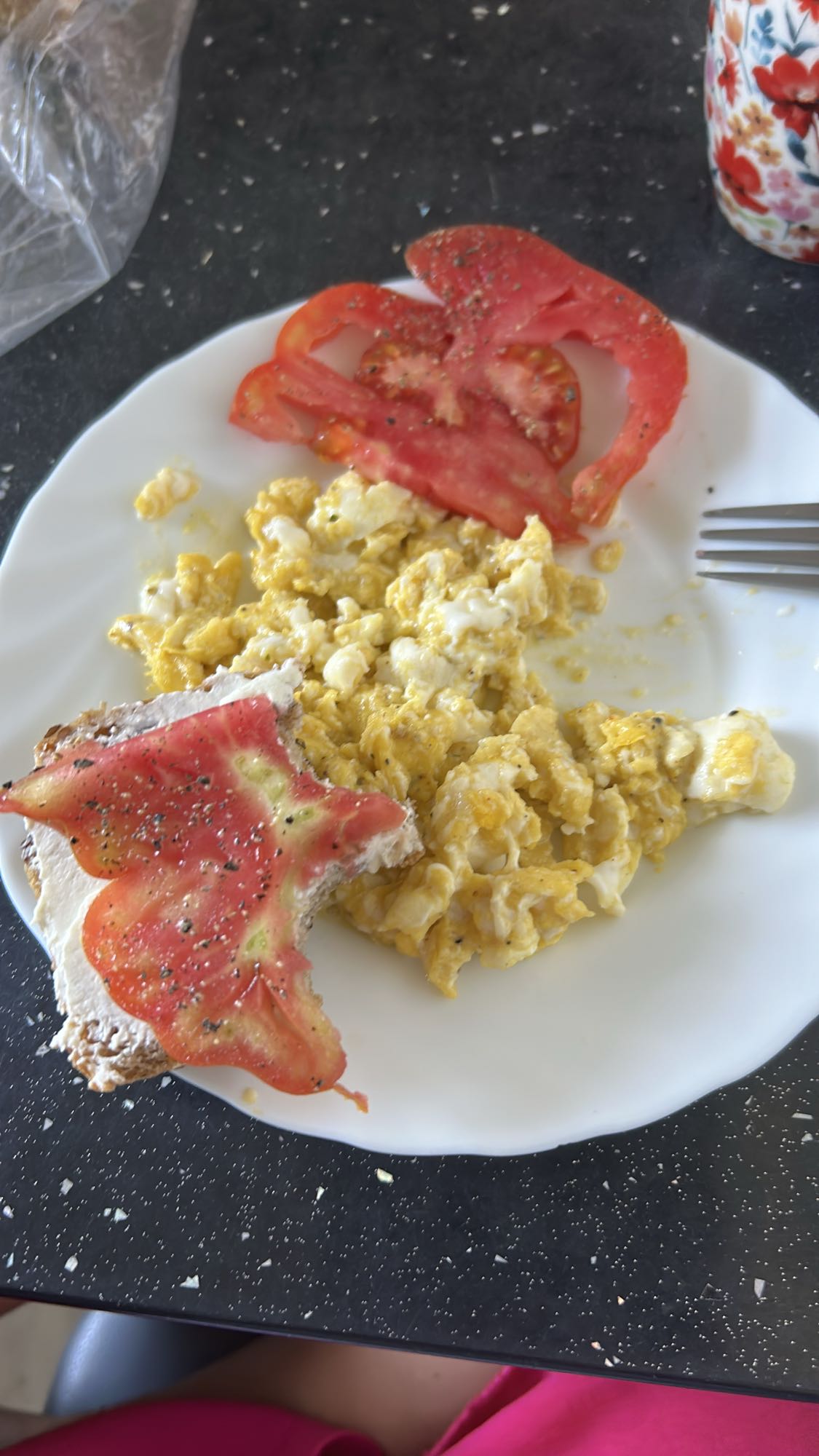 Jajecznica z pomidorem