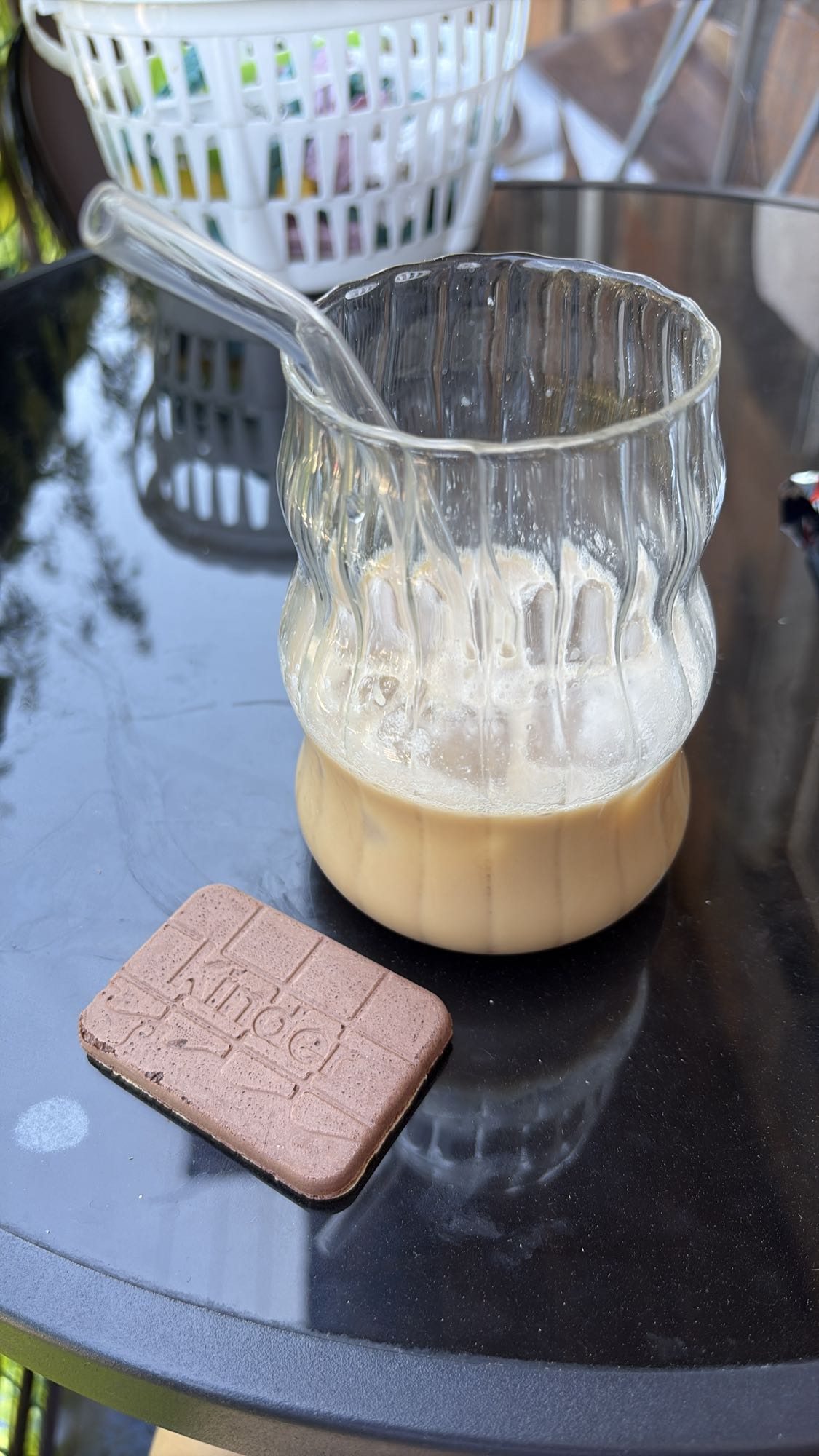 ледяной кофе и печенье