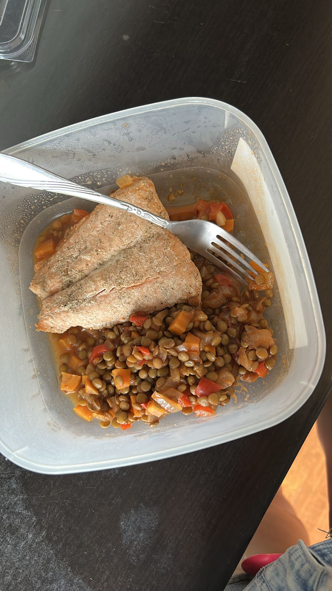 Mâncărica de linte cu somon la cuptor