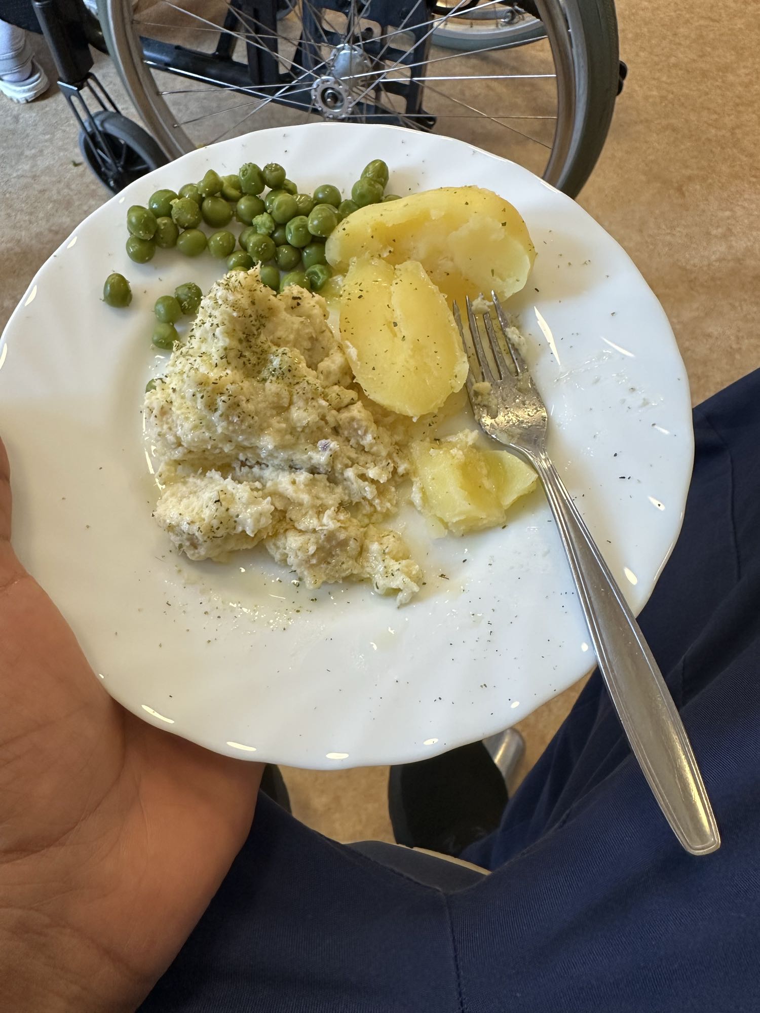 Fiskgratäng med potatis och ärtor