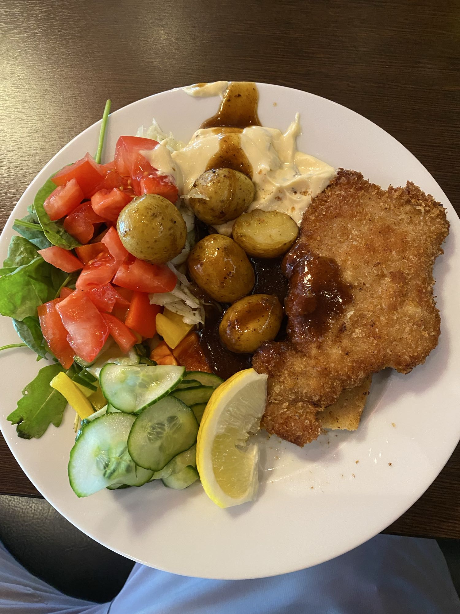 Schnitzel med potatis & sallad