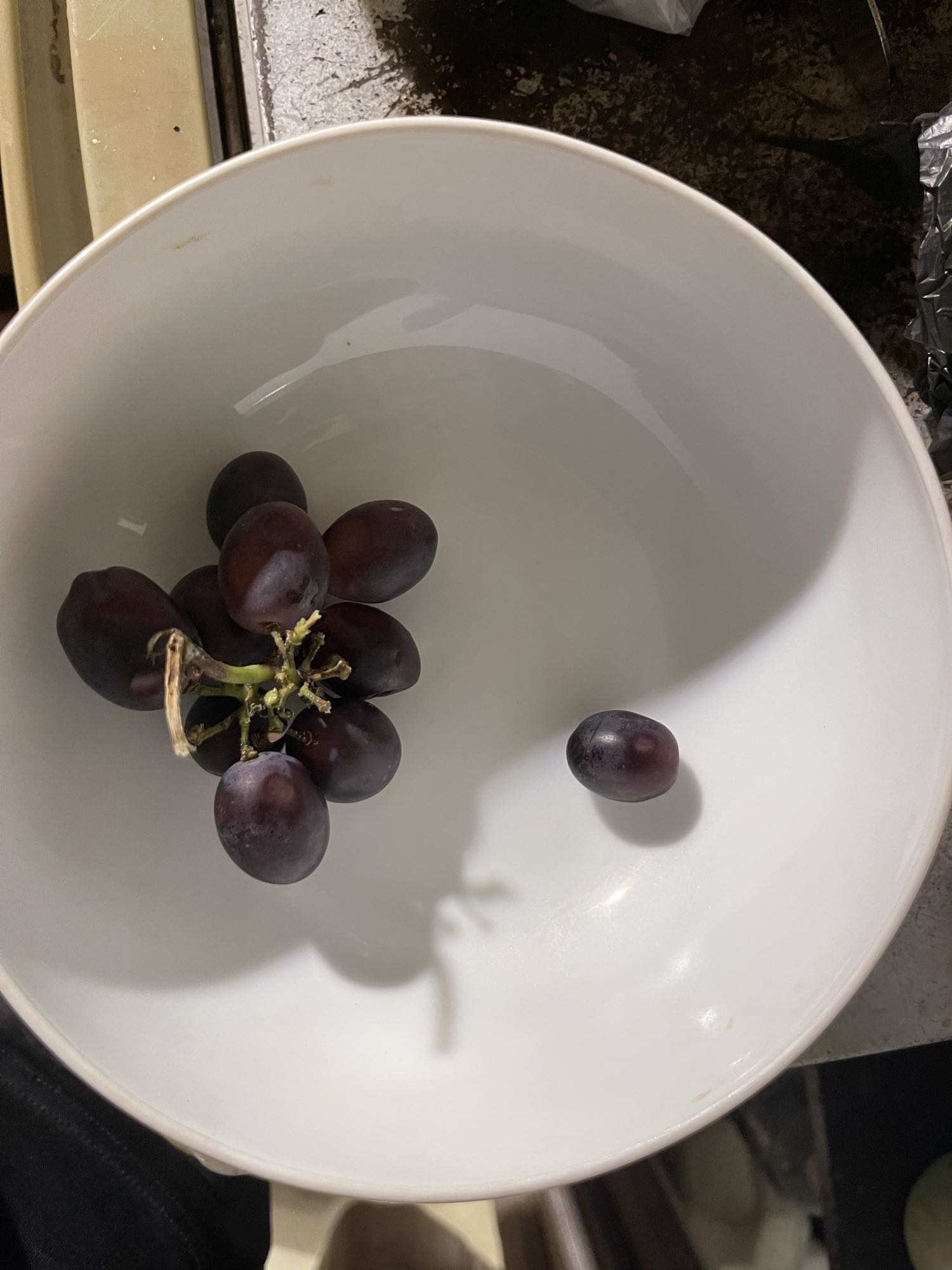 Small bowl of grapes