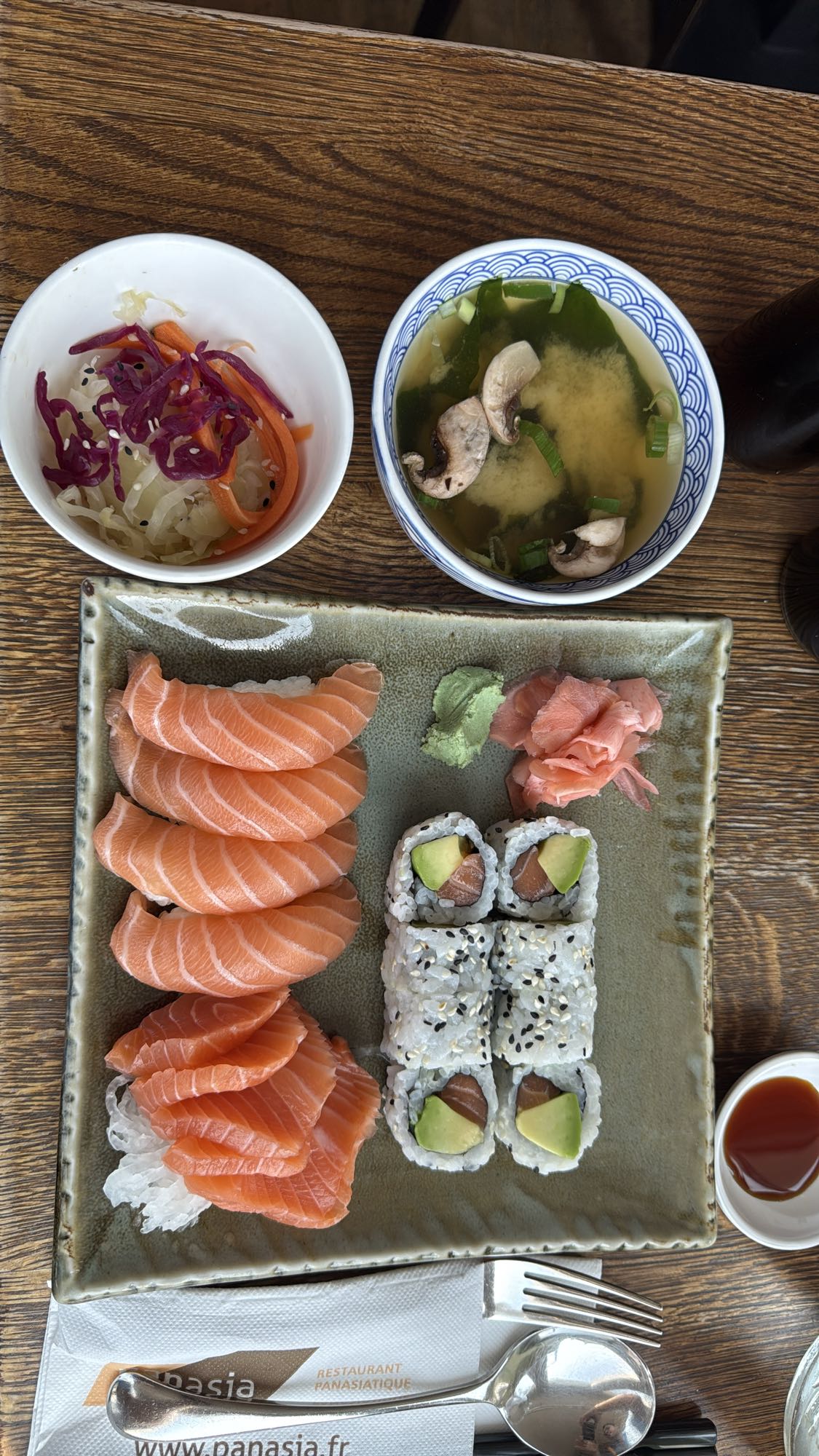 Assiette sushi saumon