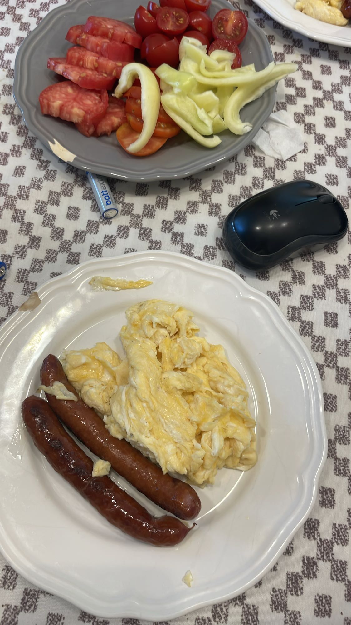 Mic dejun cu ouă și legume