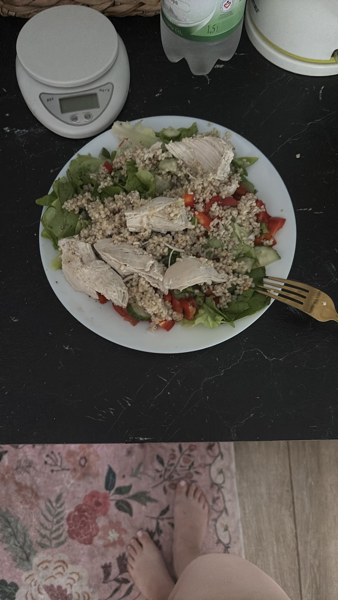 Sałatka z kurczakiem i kaszą