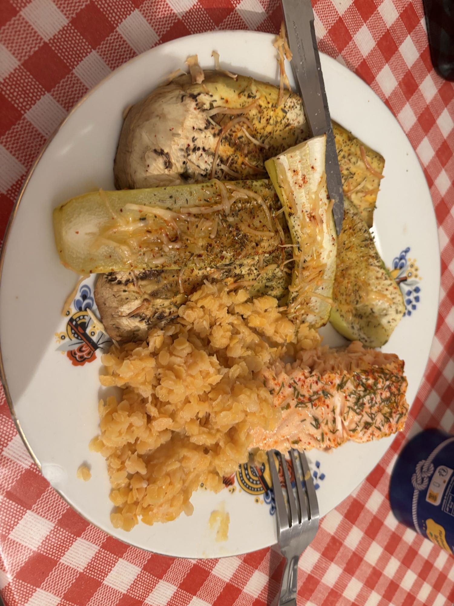 Saumon, lentilles et légumes