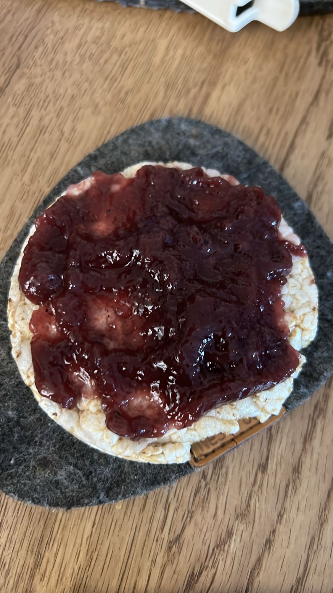 Reiswaffel mit Marmelade