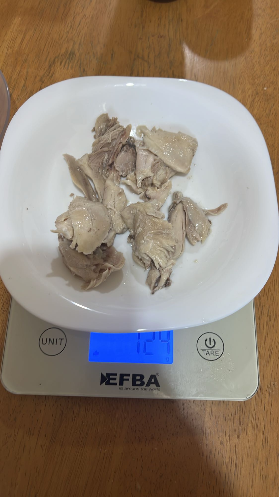 Boiled chicken pieces