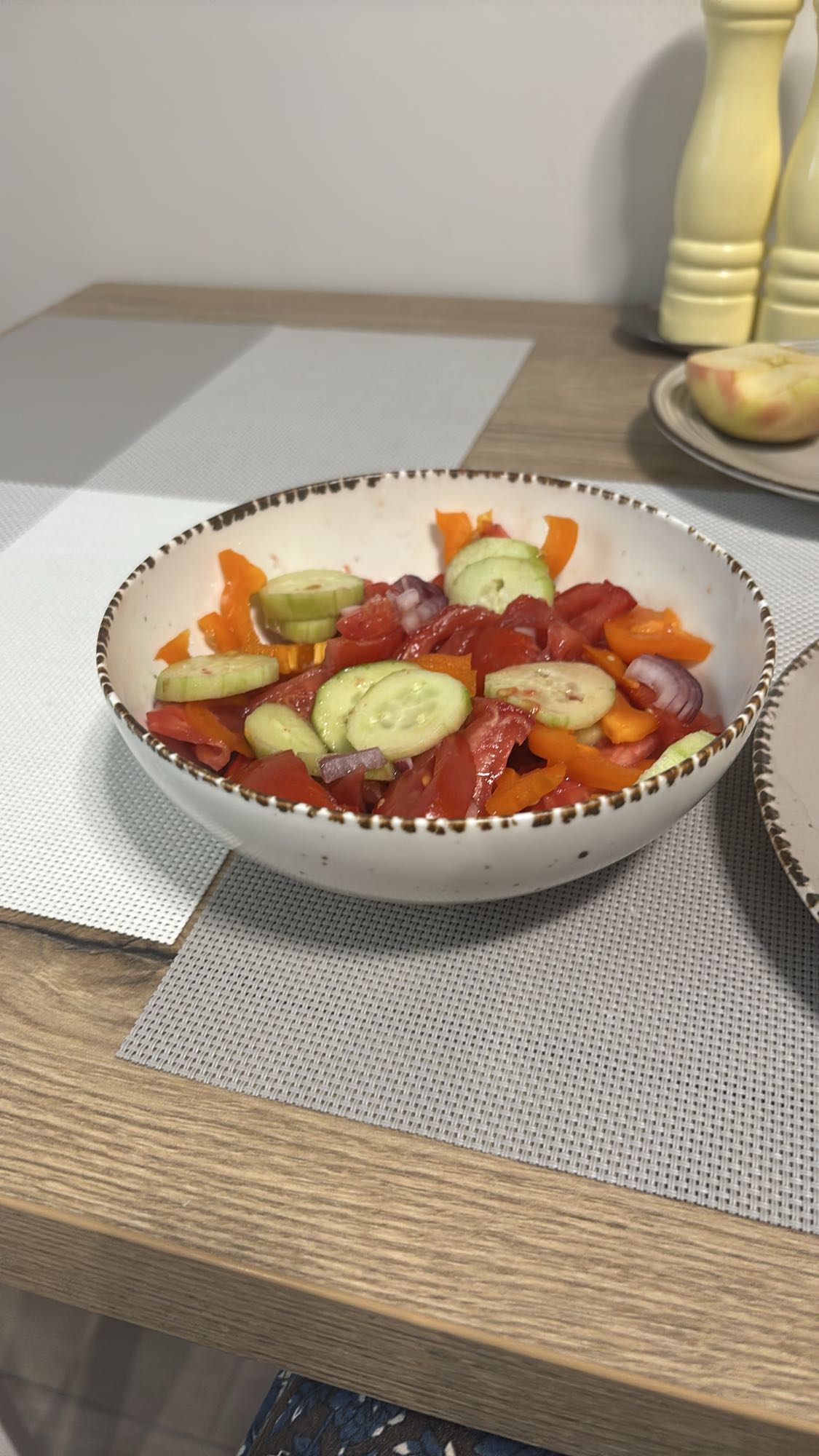 Salată de legume proaspete