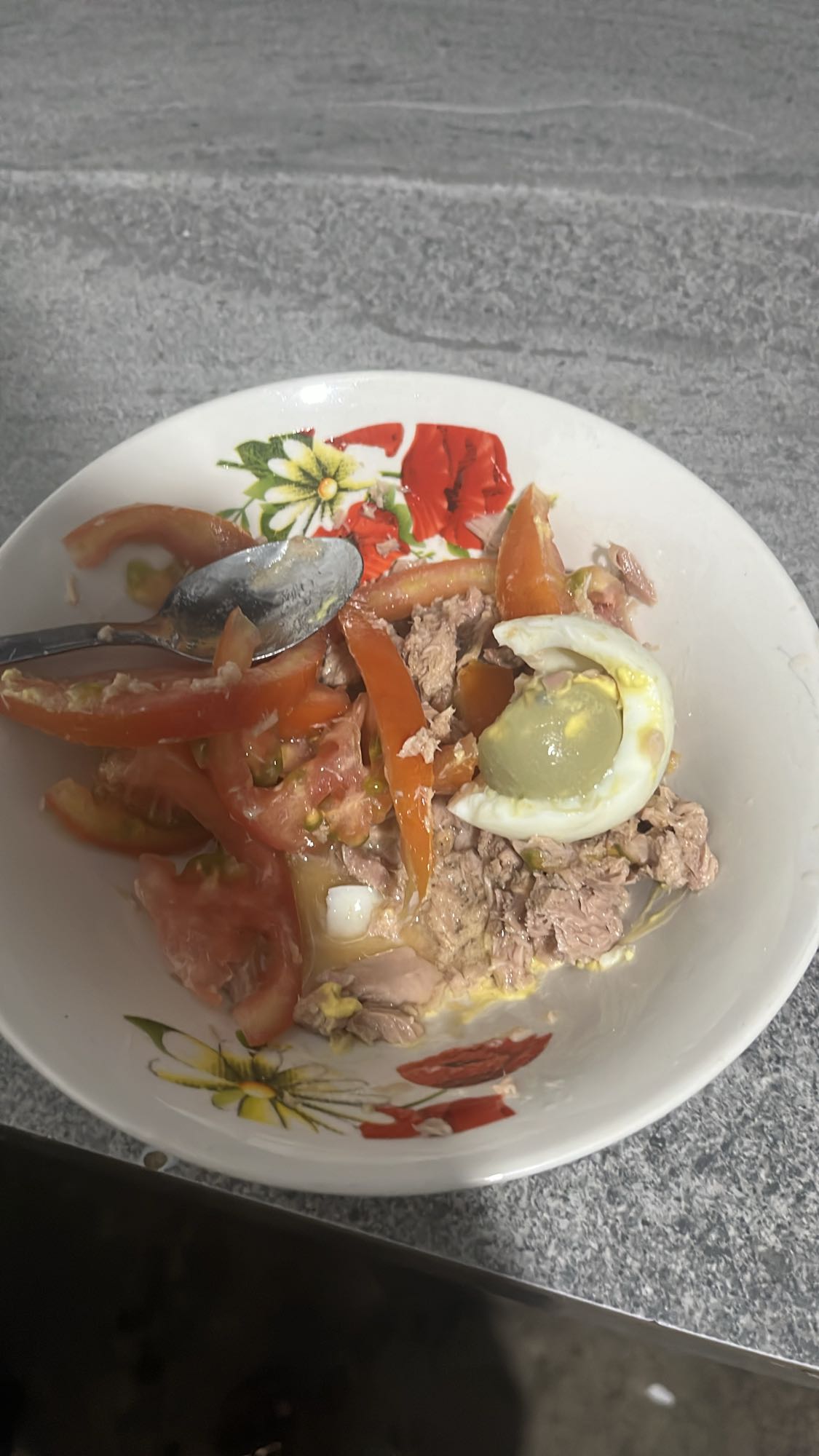 ensalada de atún y huevo