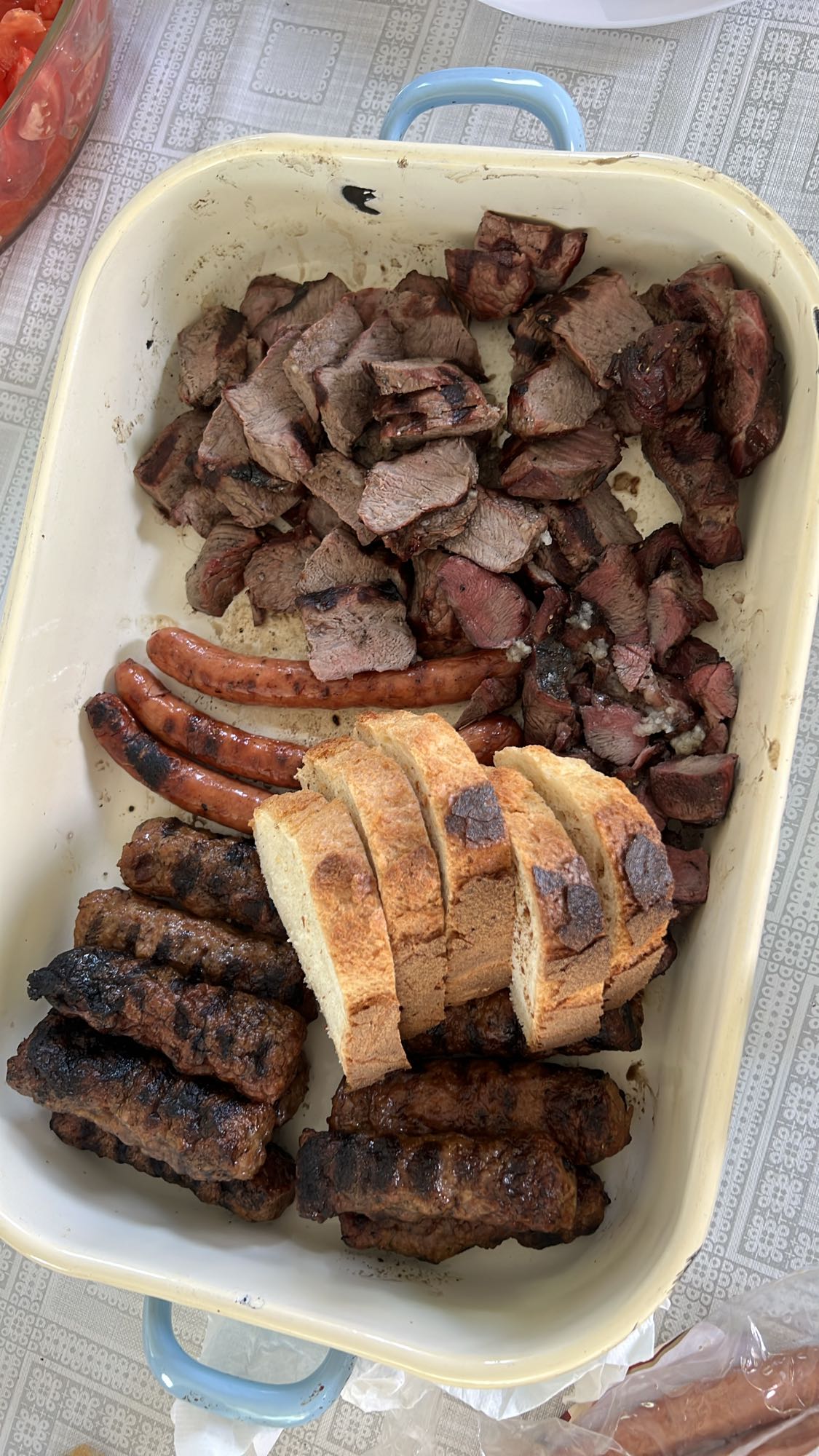 Grătar mixt cu pâine