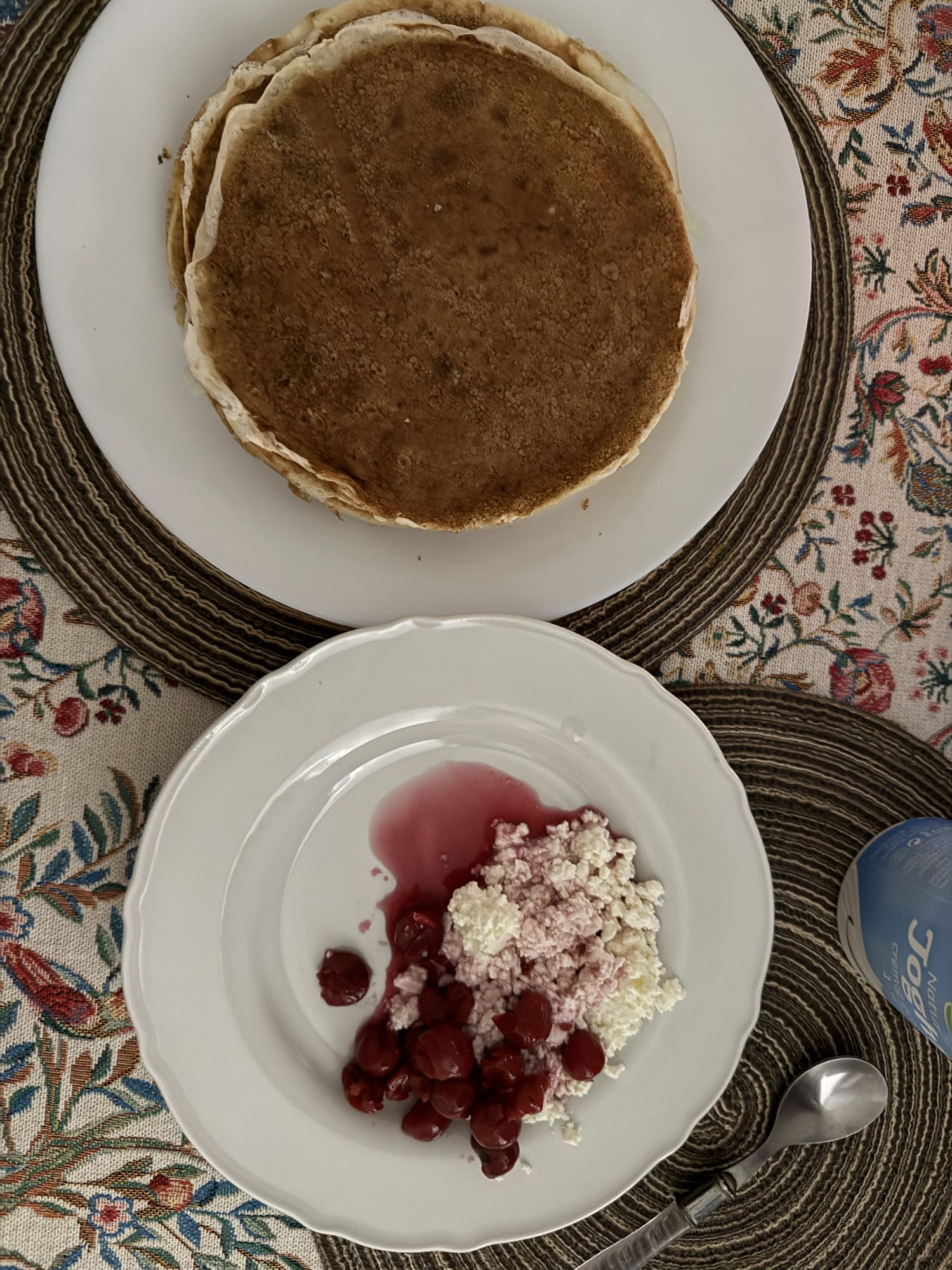 Pancakes with cottage cheese and cherries