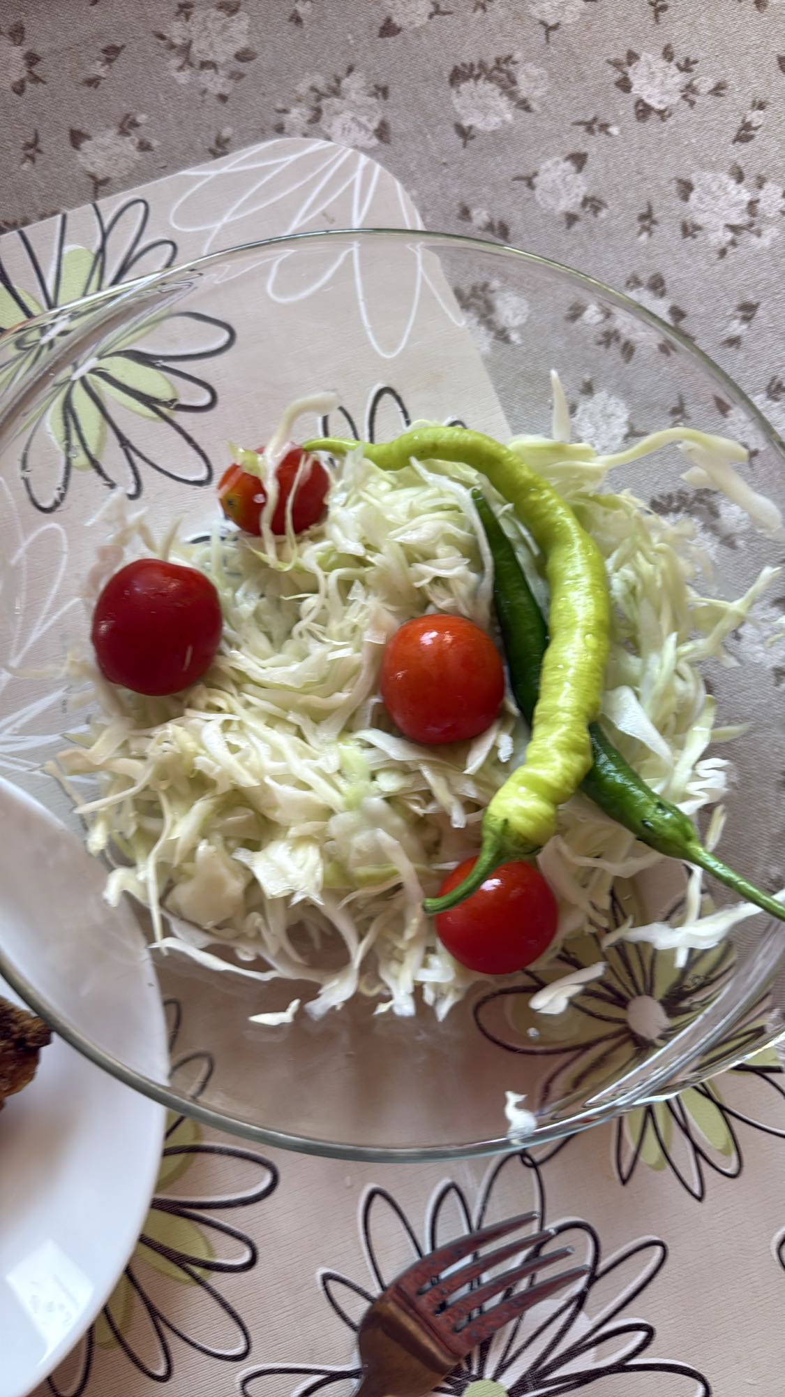 Salată varză cu roșii