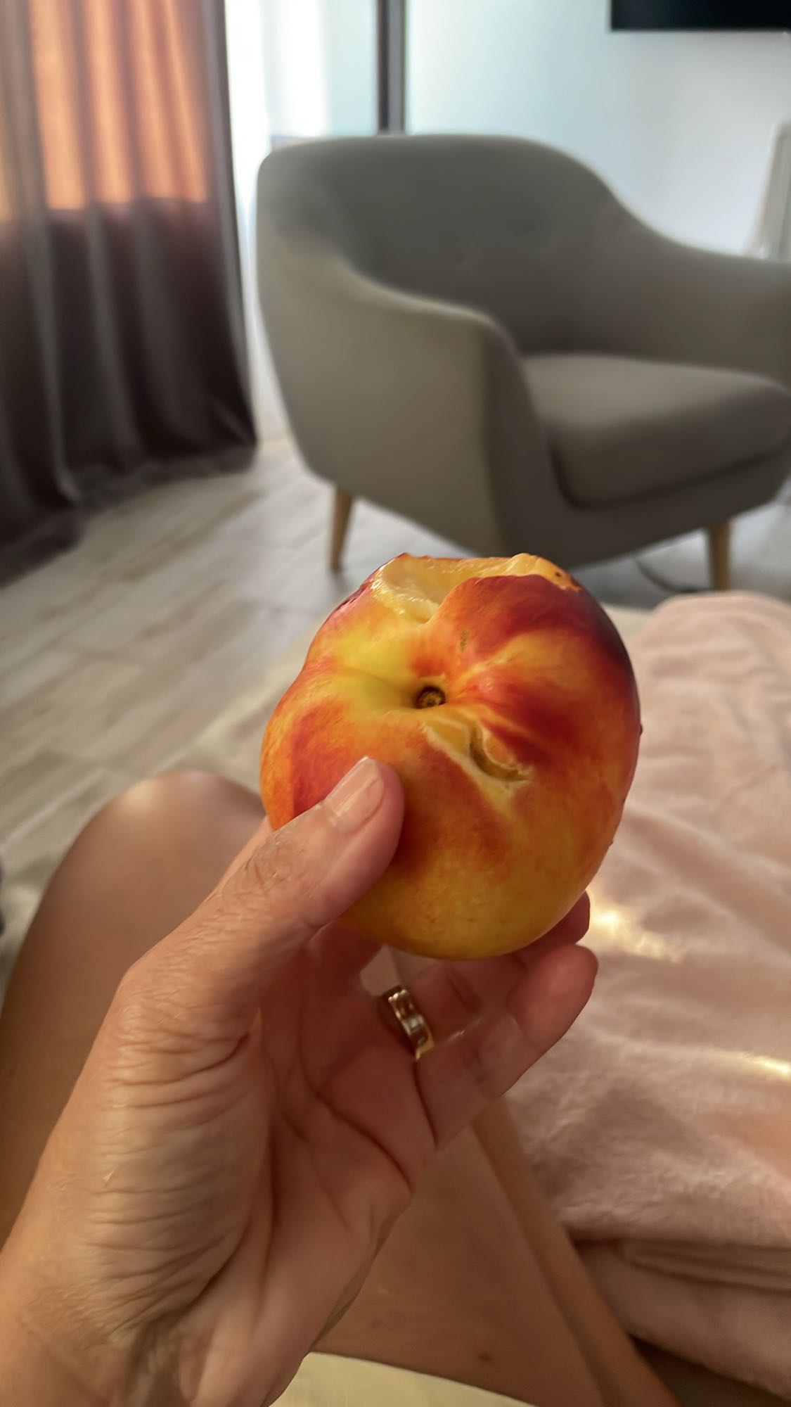 Piersică proaspătă