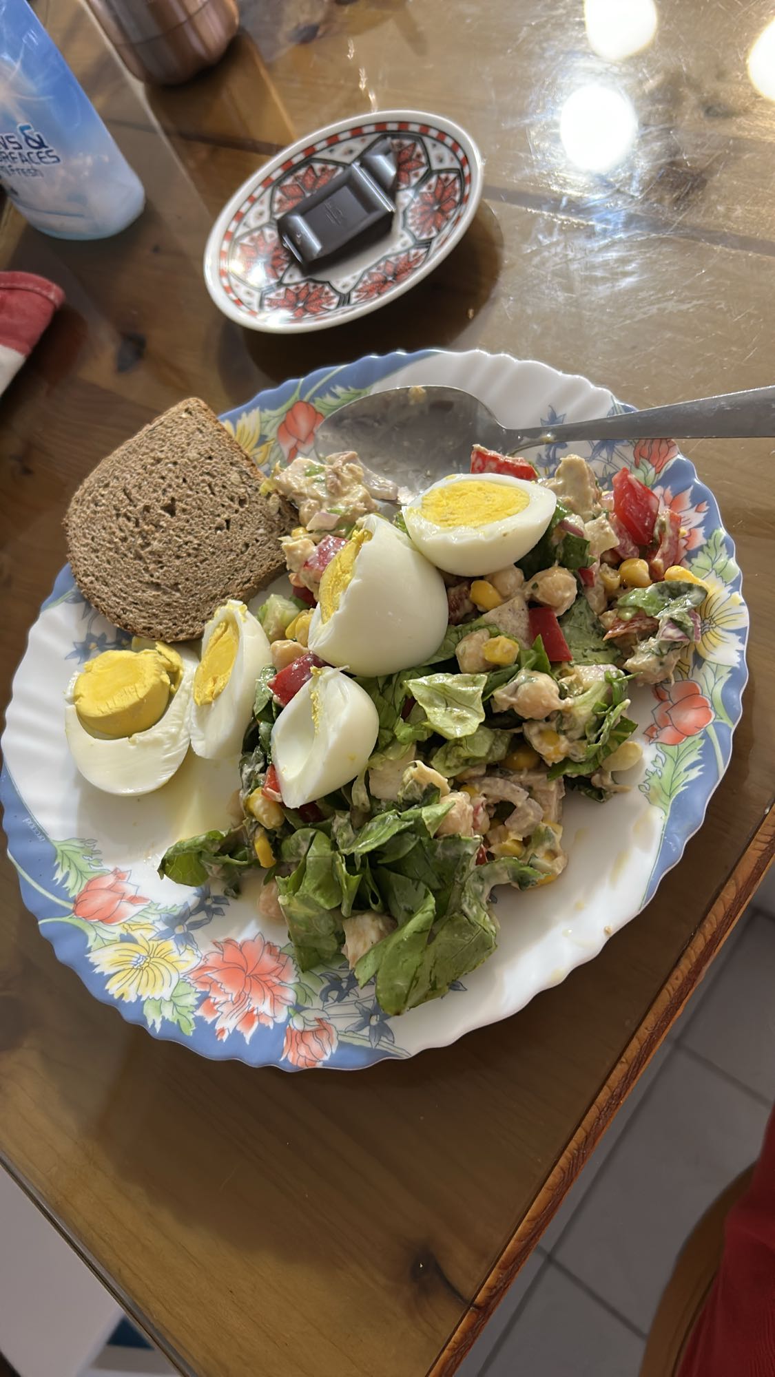 Salată de năut cu pui și ton