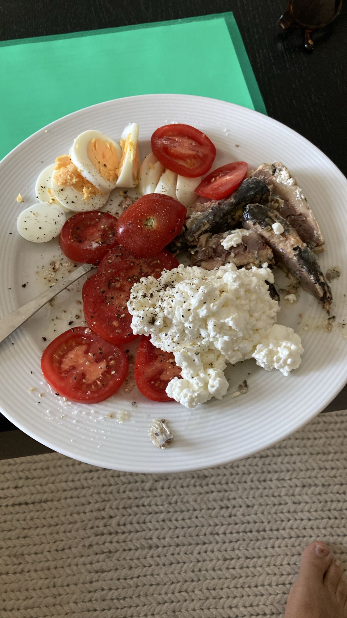 Ägg, tomat & fisk tallrik