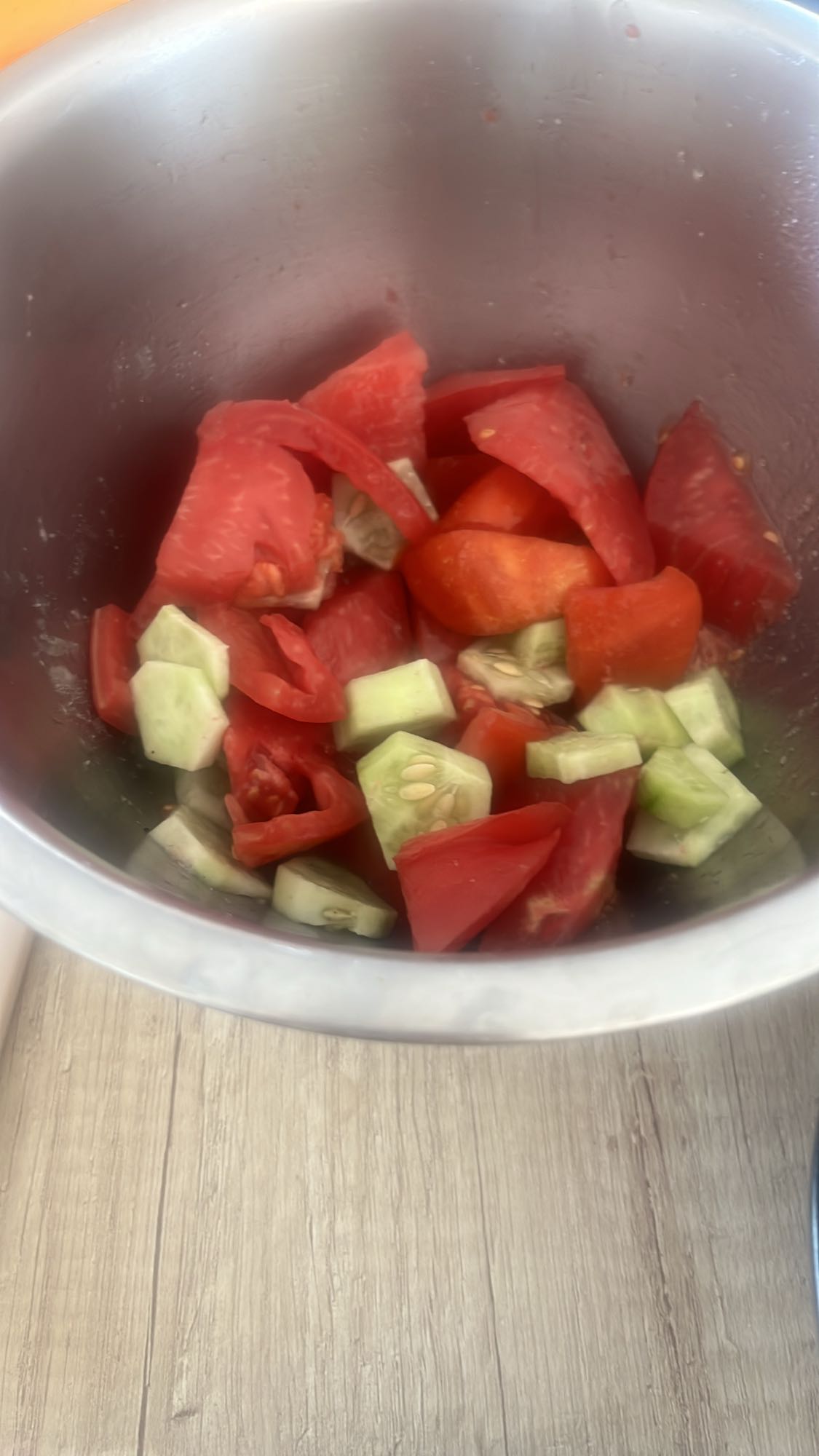 Salată de legume proaspete