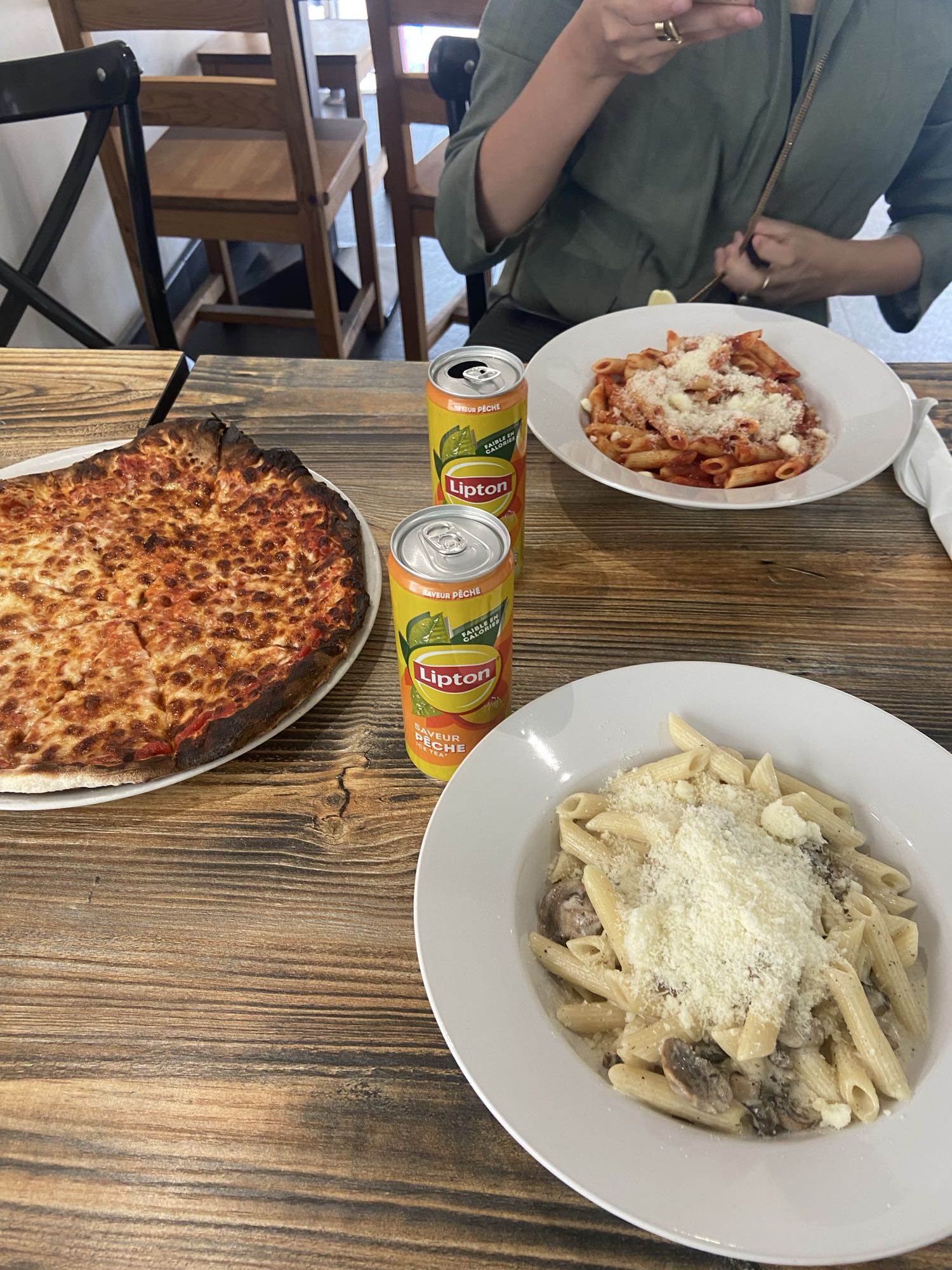 Pizza et deux pâtes