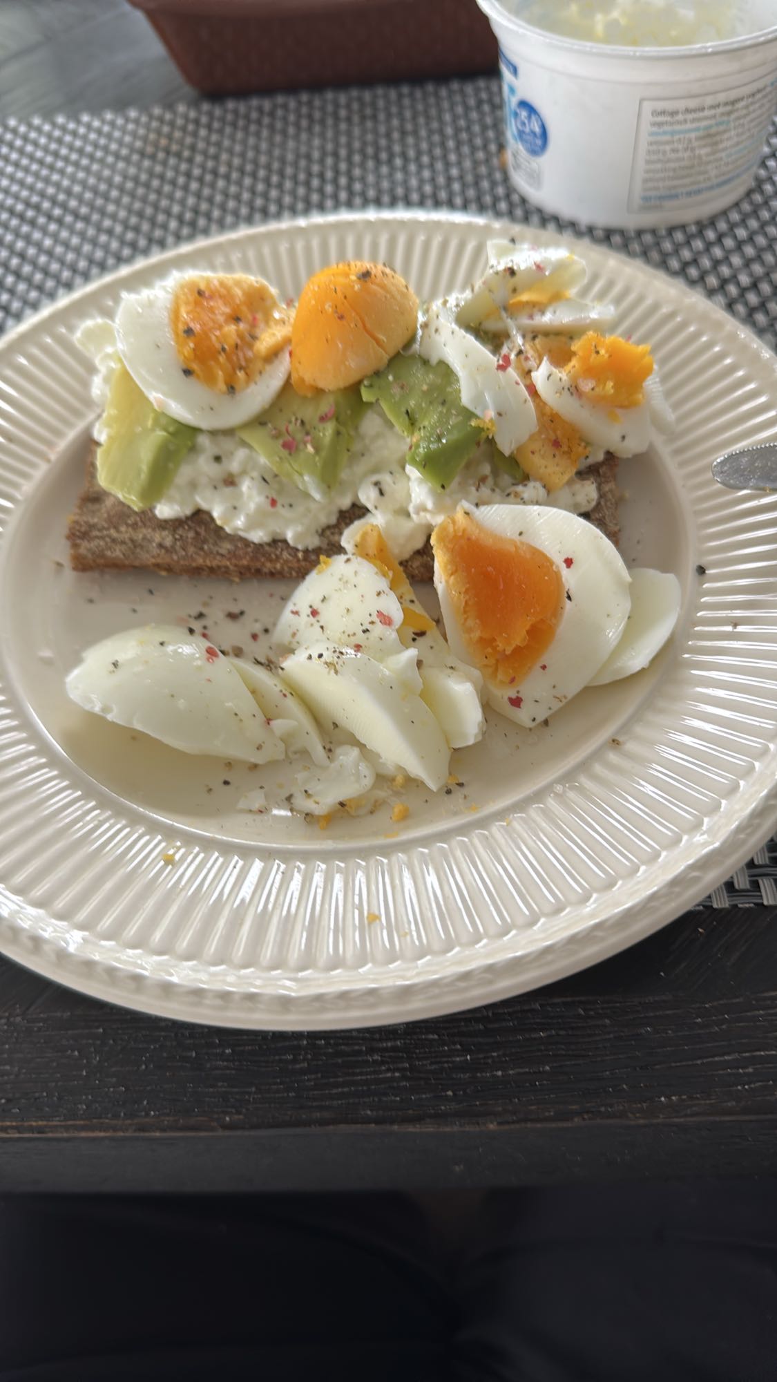 Ei en avocado cracker