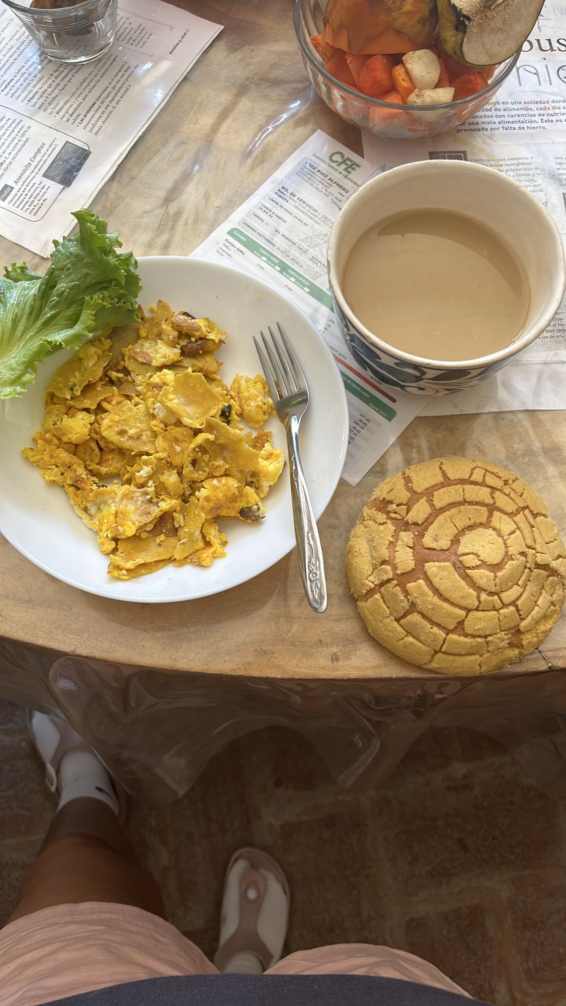 Desayuno con concha y café