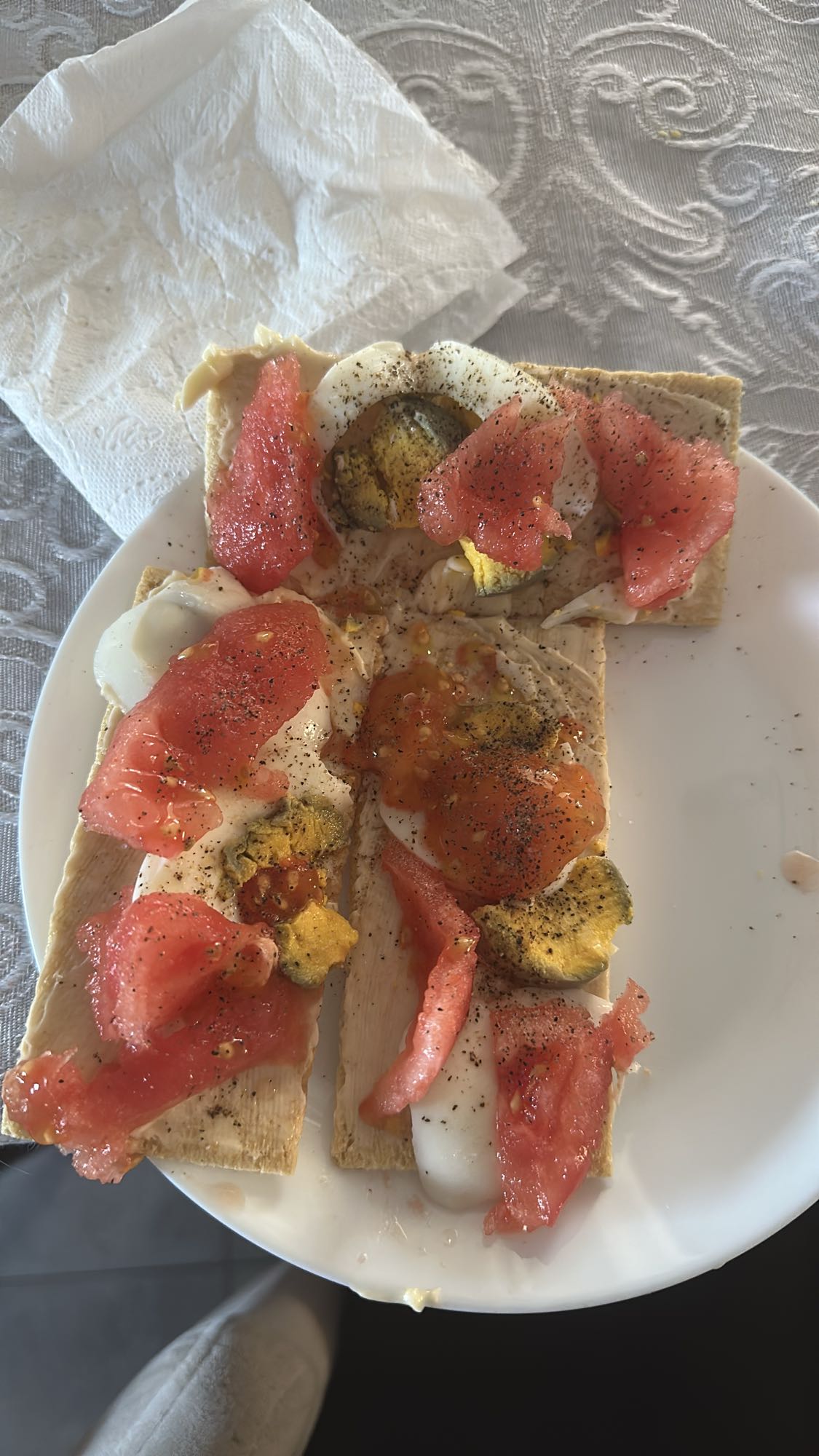 Jajko na chrupkim pieczywie