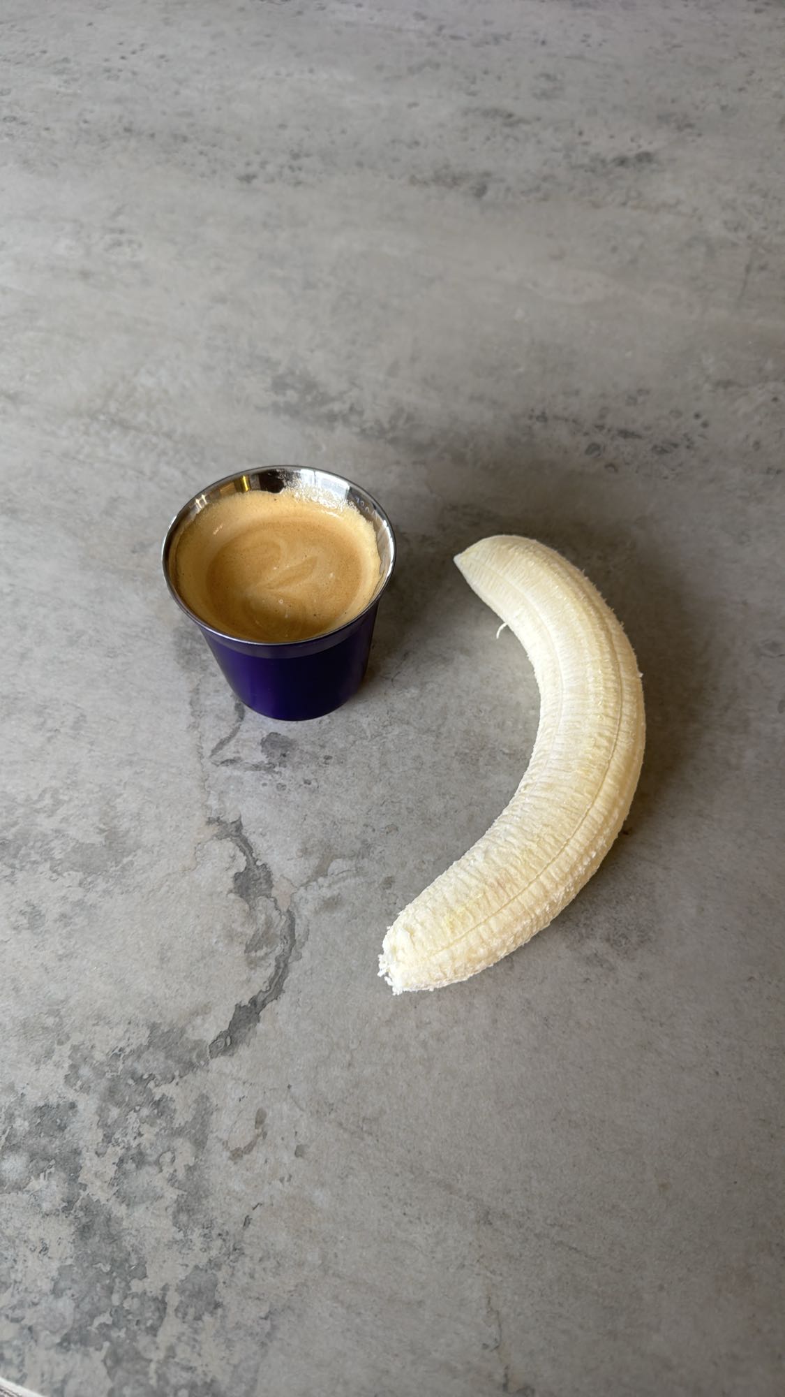 Plátano y café solo