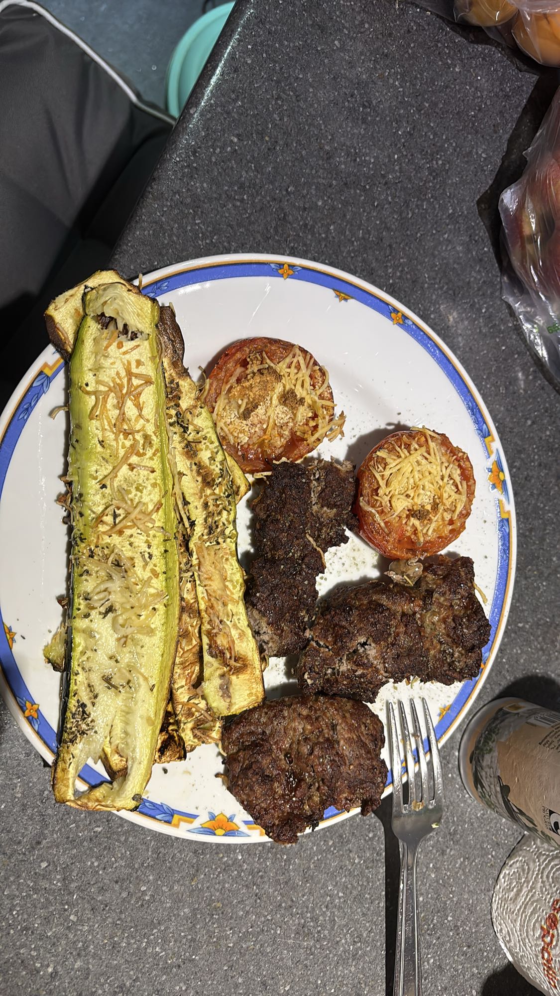 Légumes et viande grillés