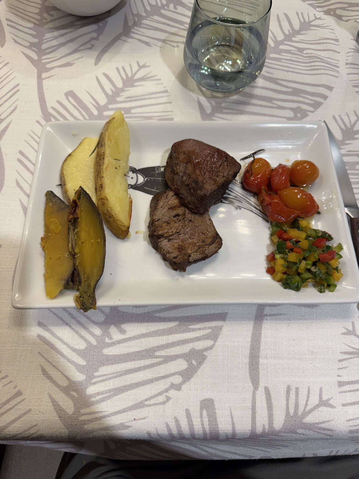 Carne con verduras al horno