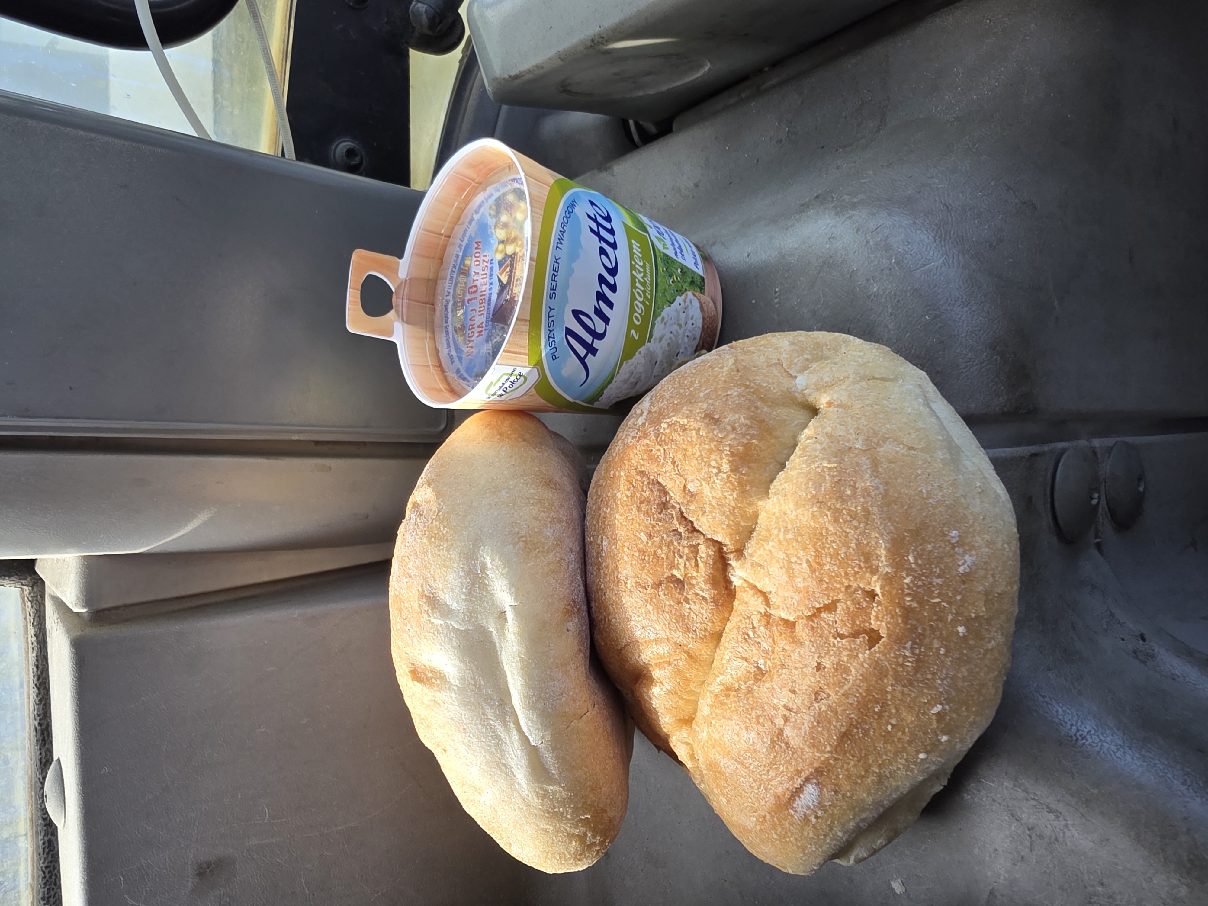 Bread with cream cheese