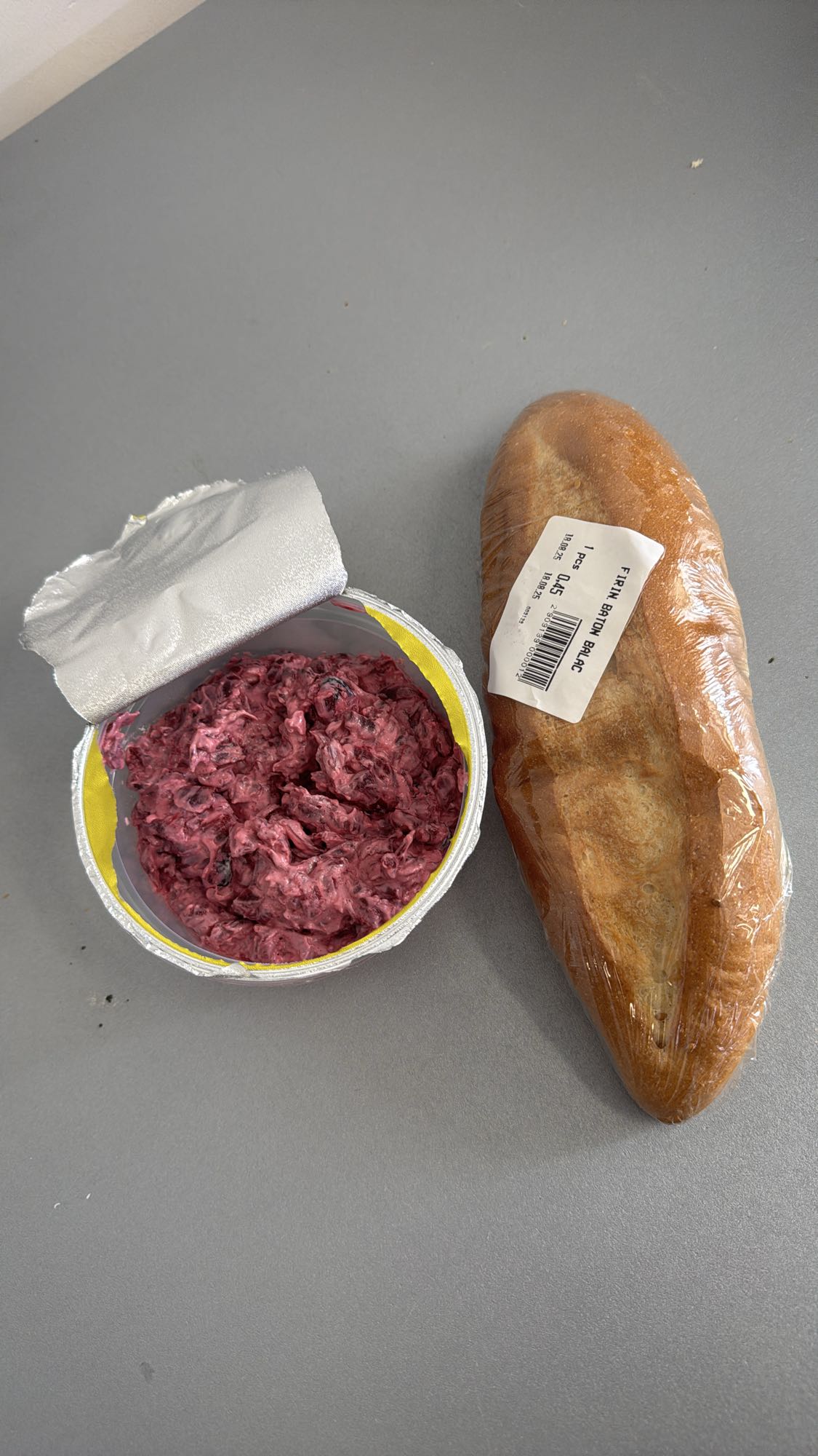 Pancar salatası ve ekmek