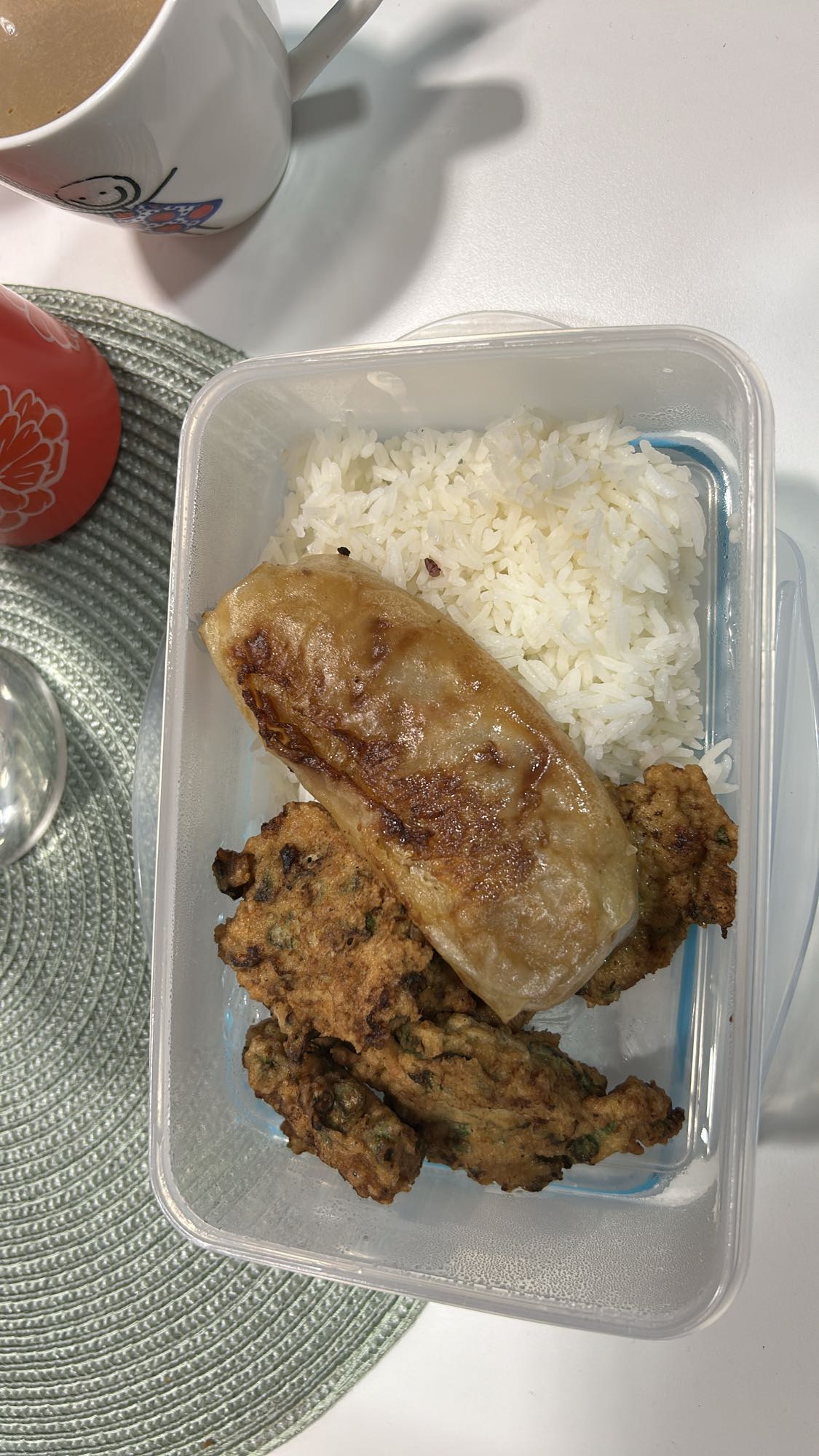 Ris med vårrull og fritter