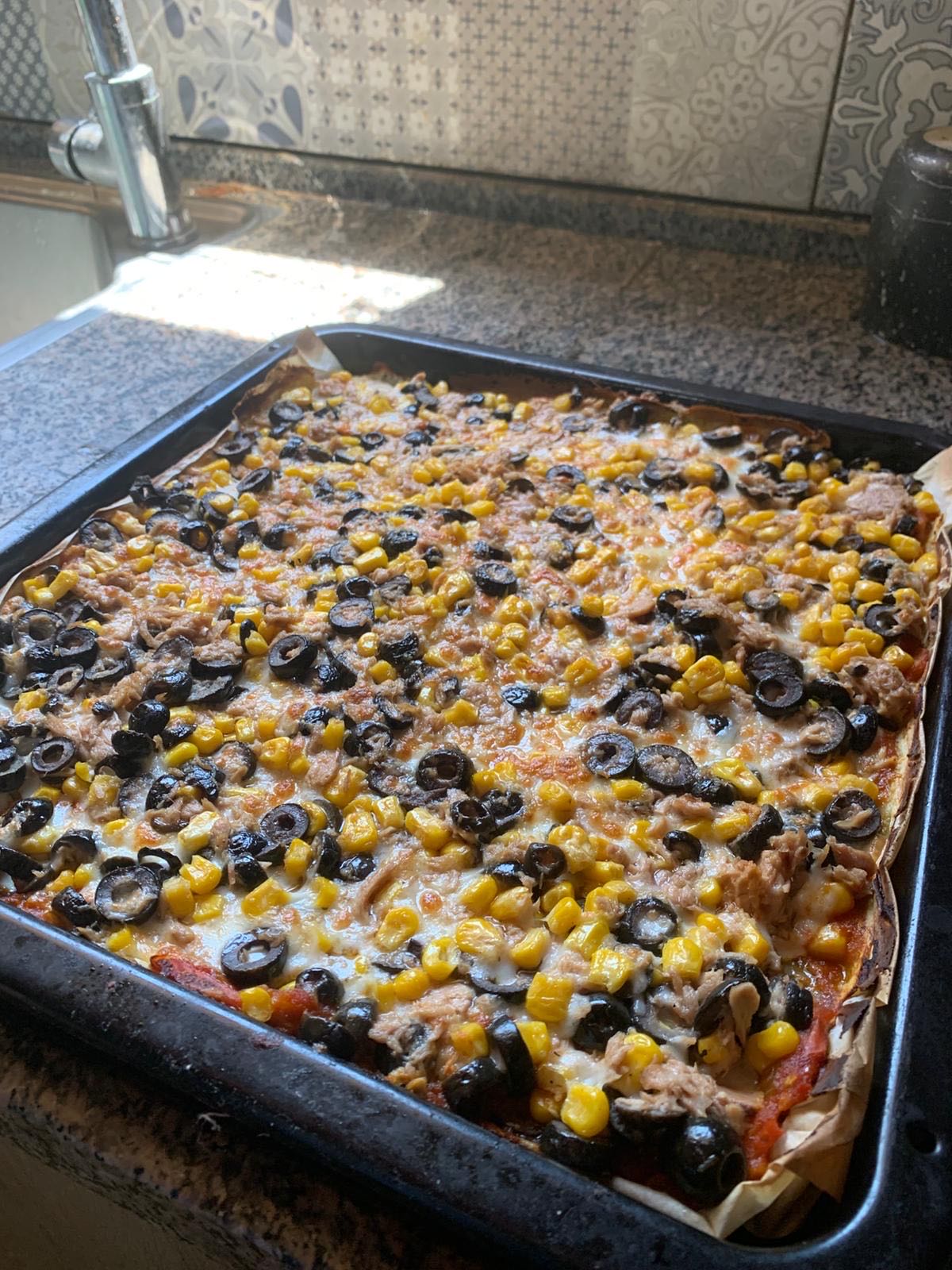 بيتزا التونة والزيتون