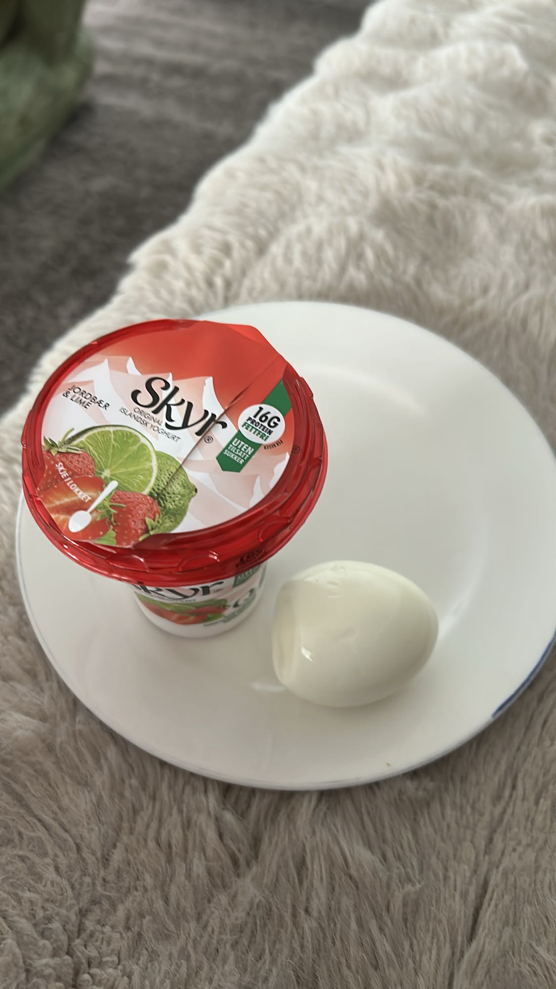 Skyr og kokt egg