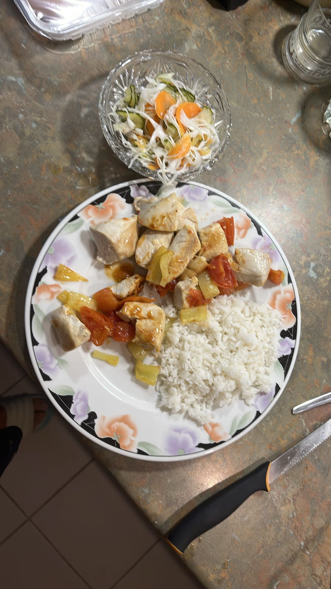 Pollo con arroz y ensalada
