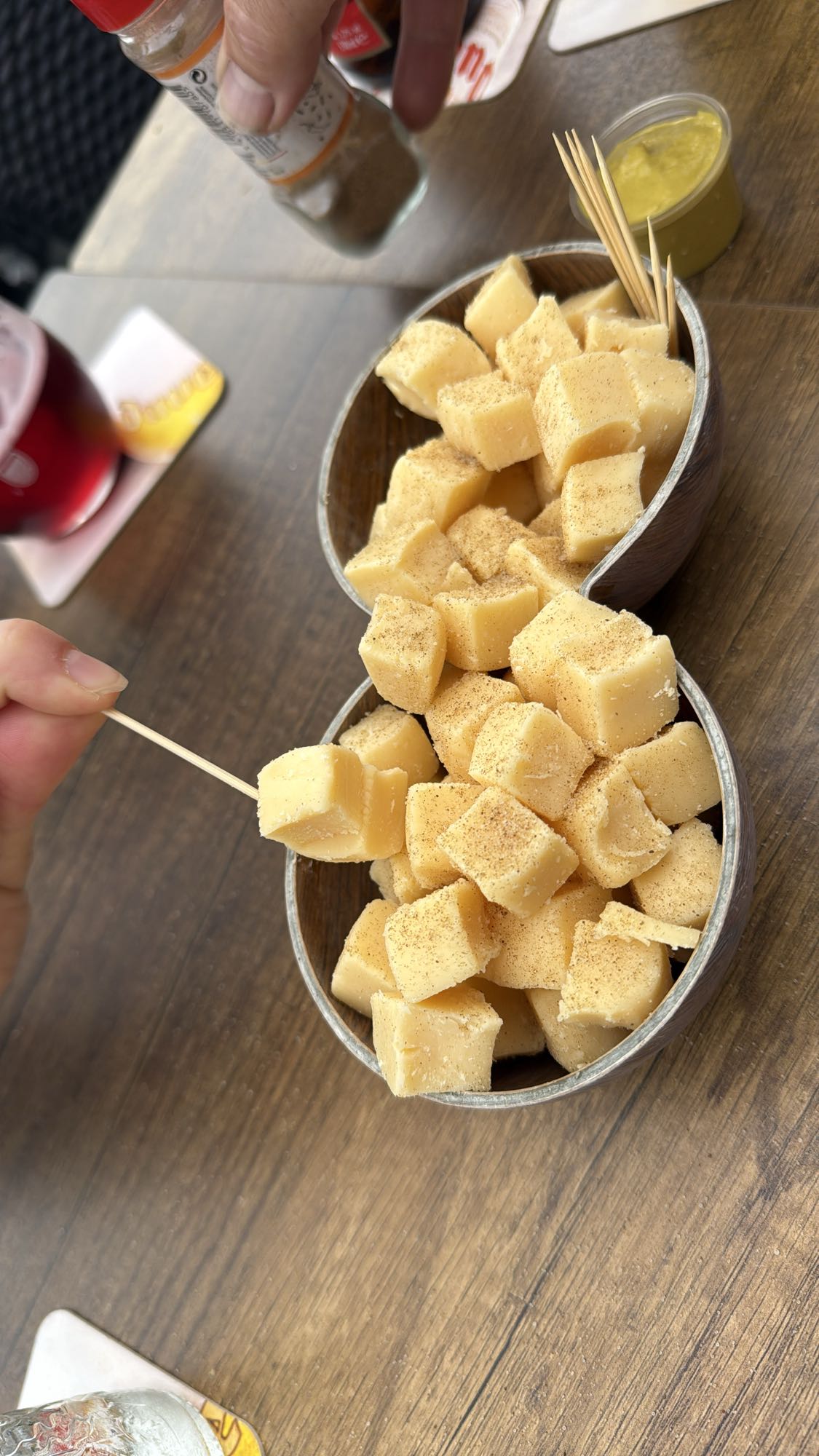 Kaasblokjes met mosterd