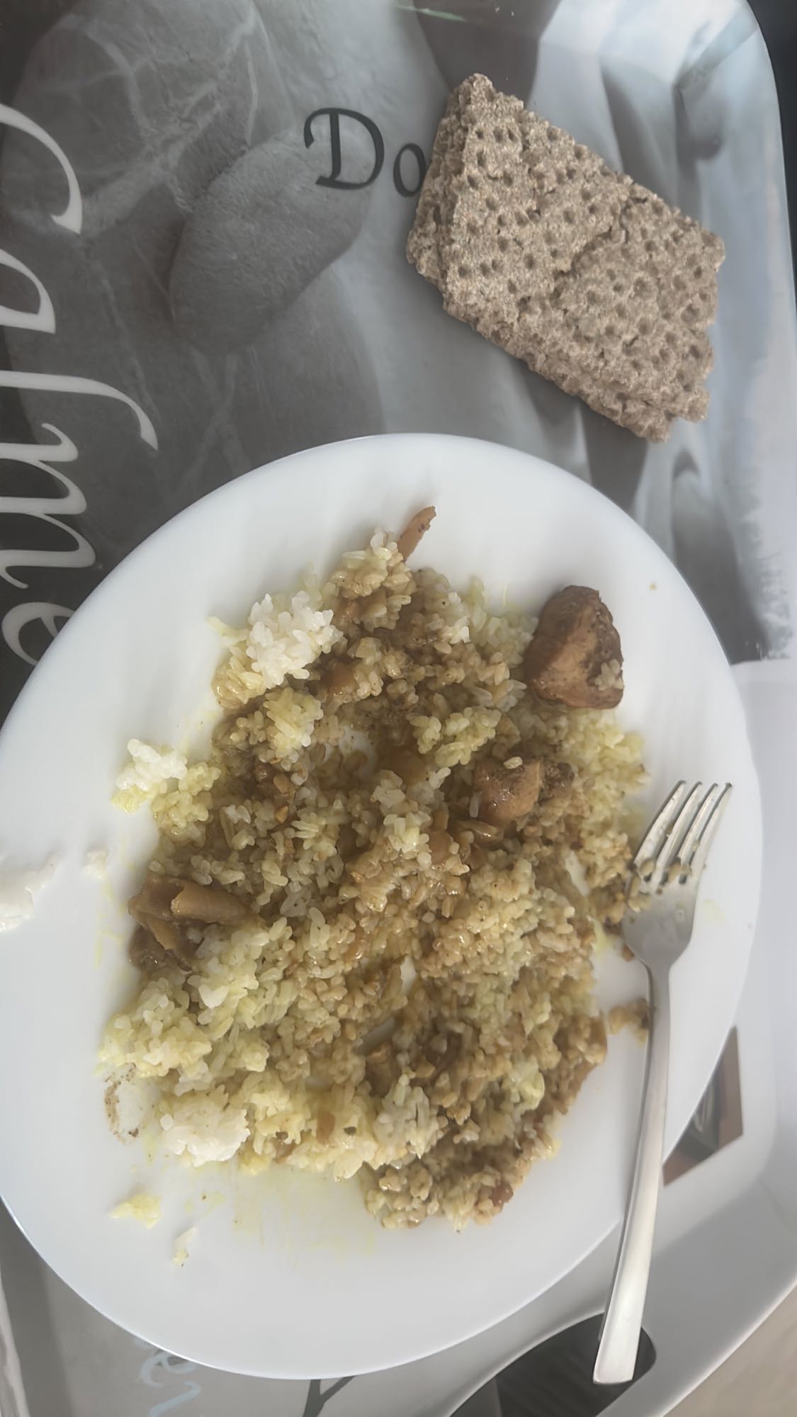 Riz au poulet et pain croustillant