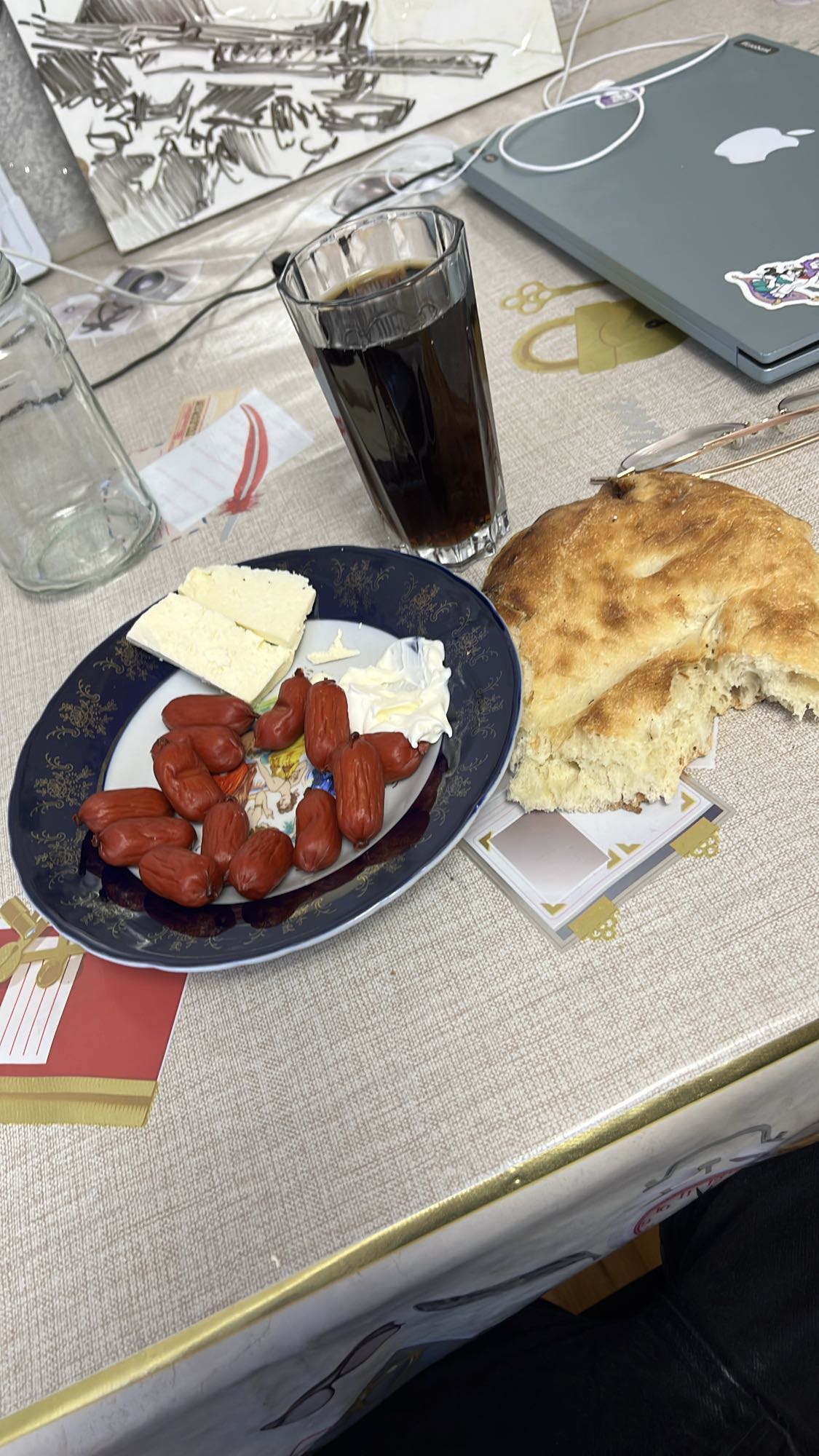 Kahvaltı Tabağı ve Kola