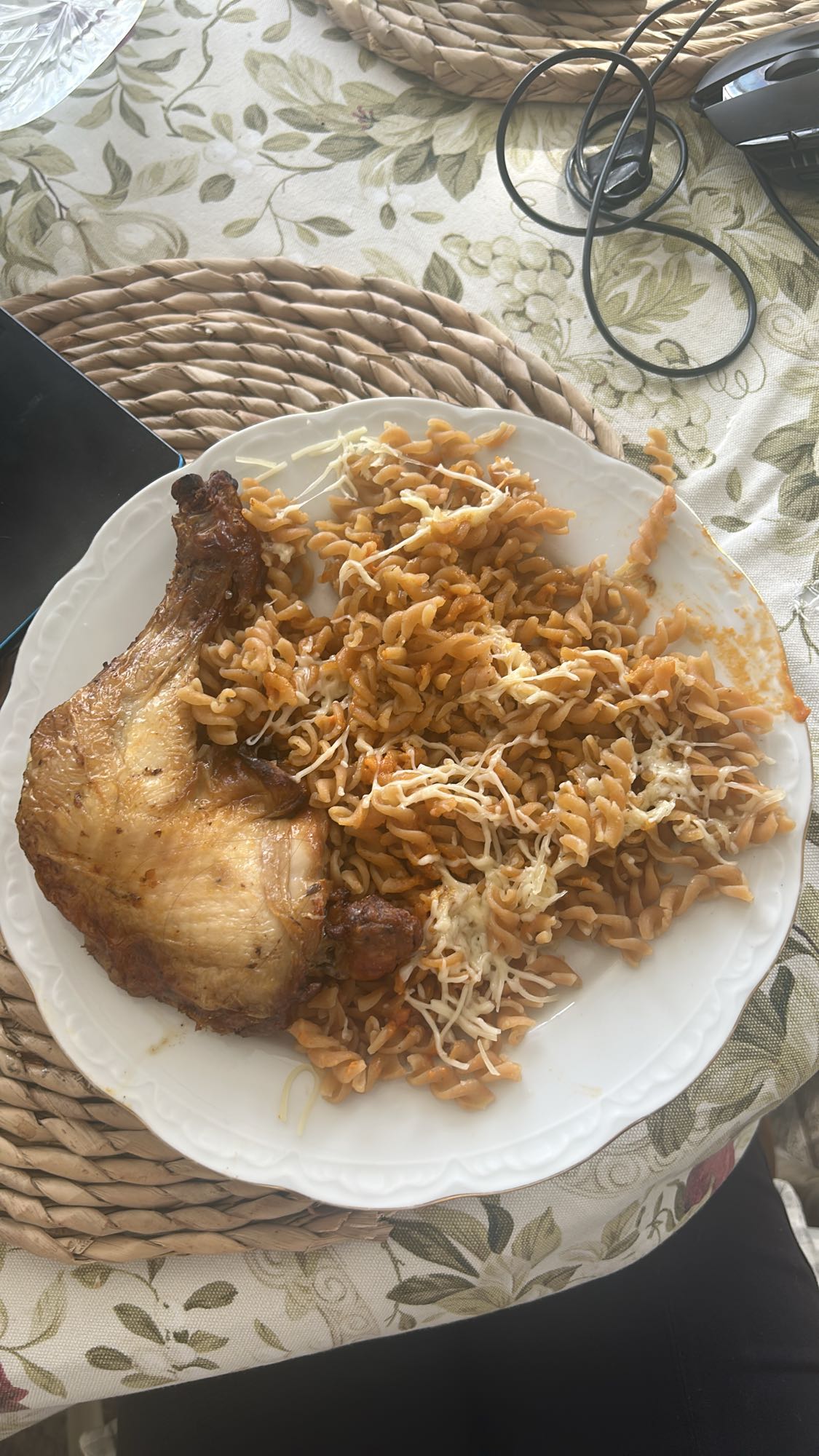 Lentil coral pasta with chicken