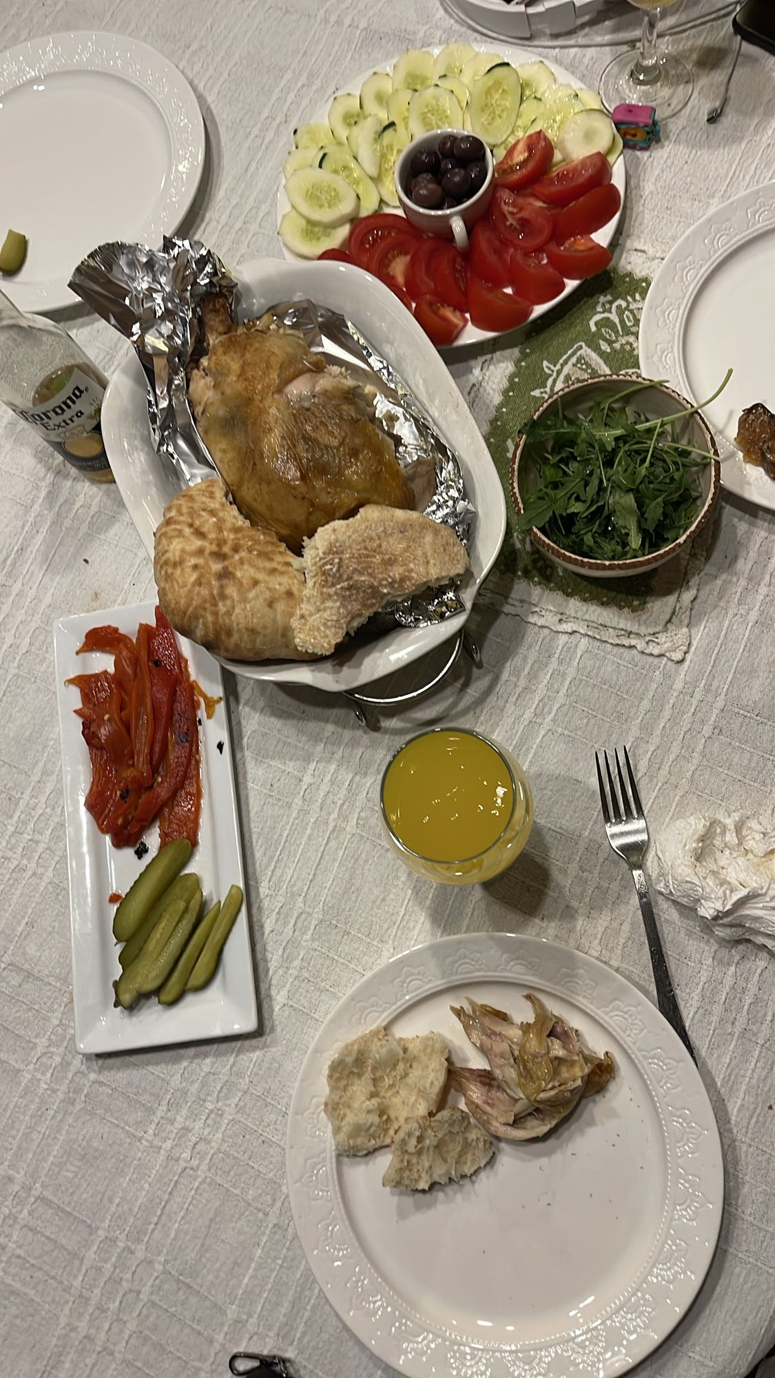 Курица с овощами и хлебом